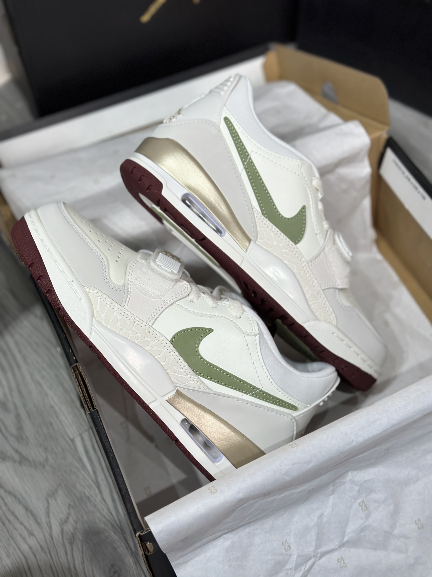 Jordan Nike Basic Shoes L