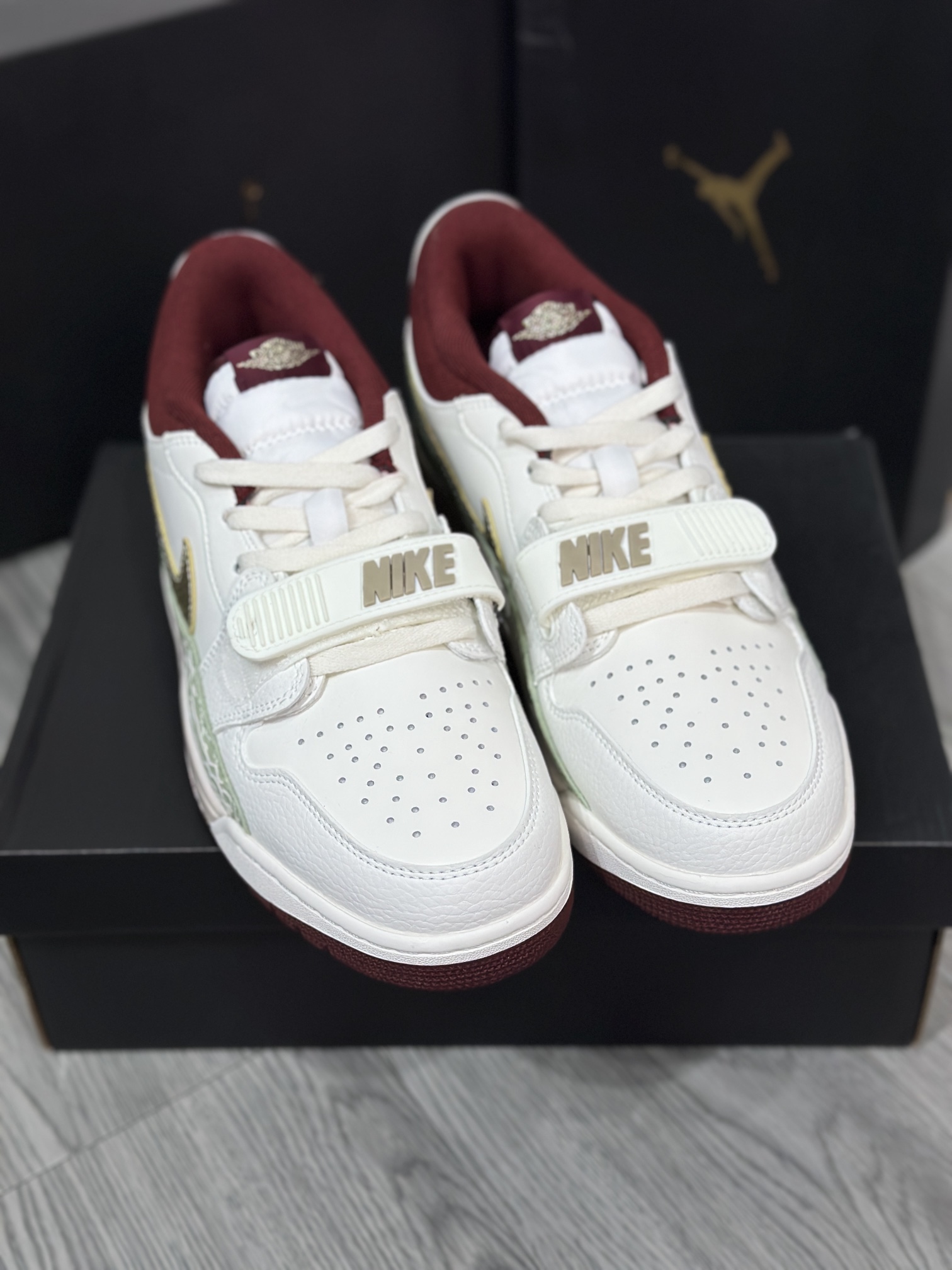 Jordan Nike Basic Shoes L