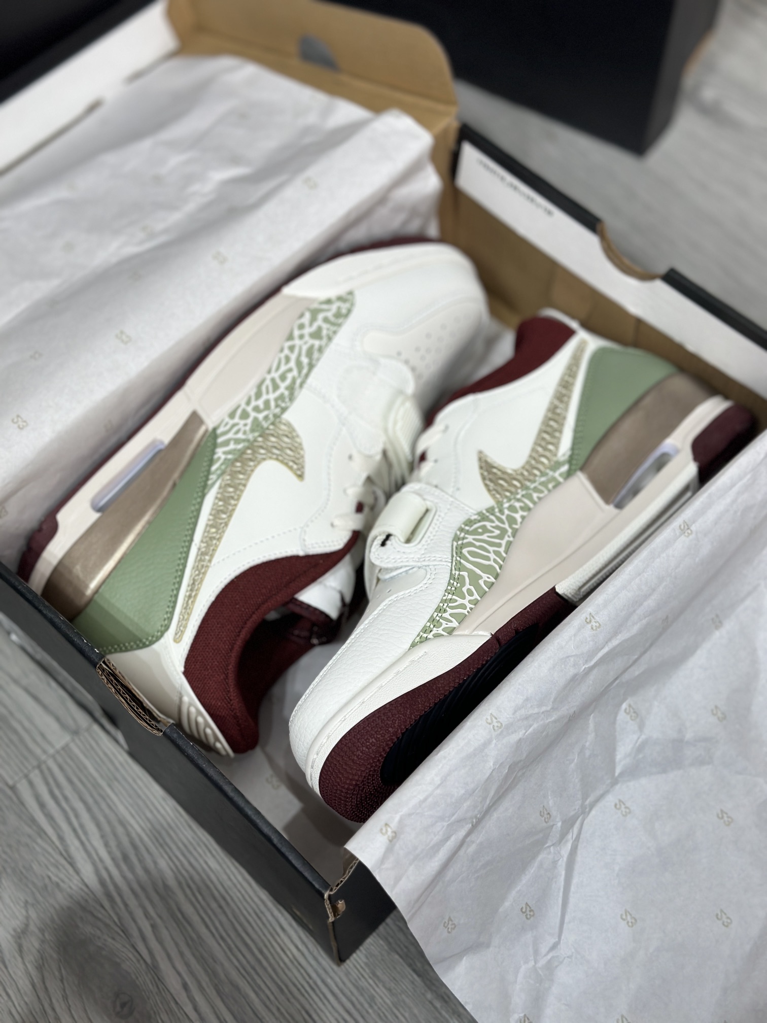 Jordan Nike Basic Shoes L