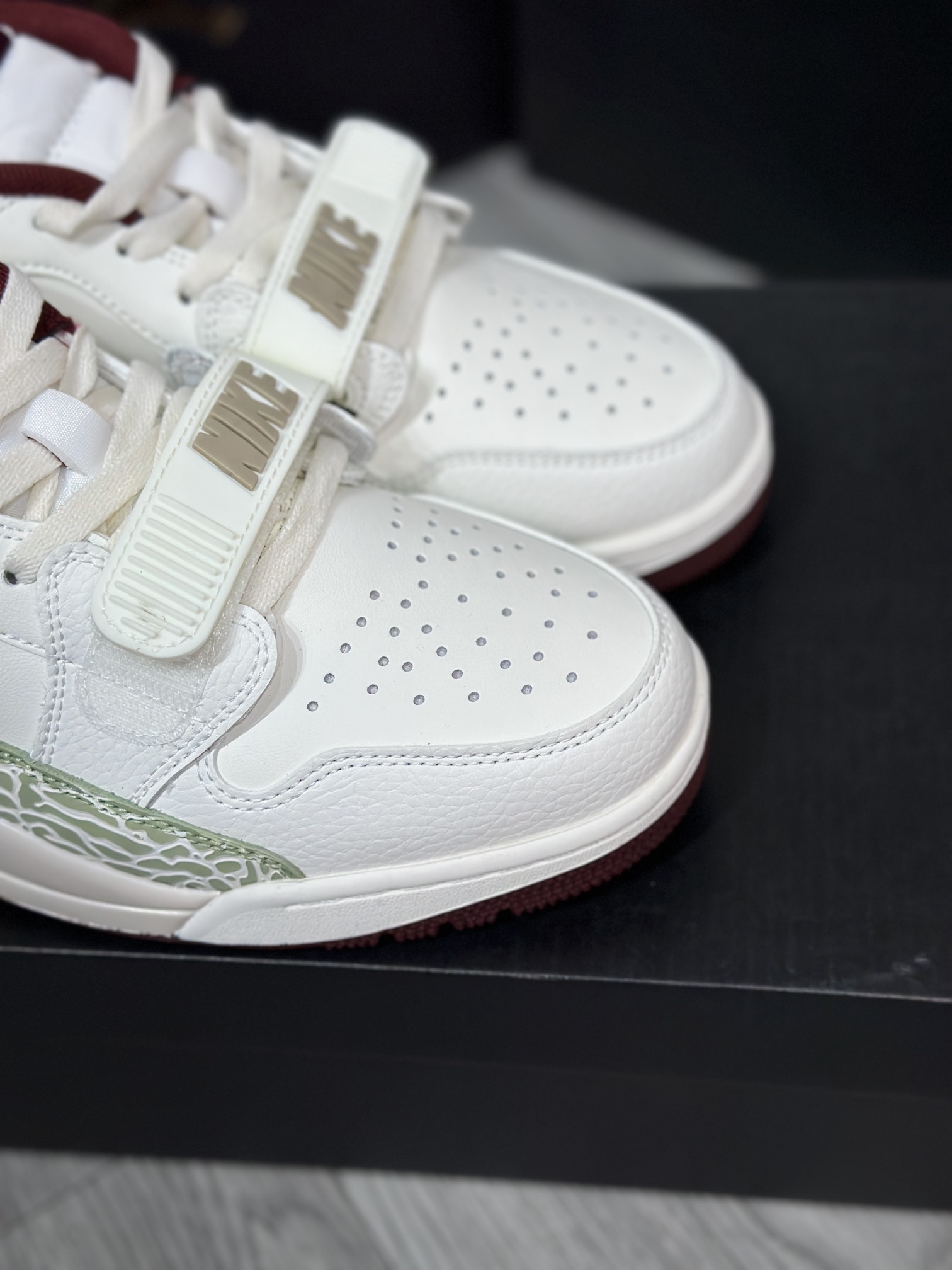 Jordan Nike Basic Shoes L