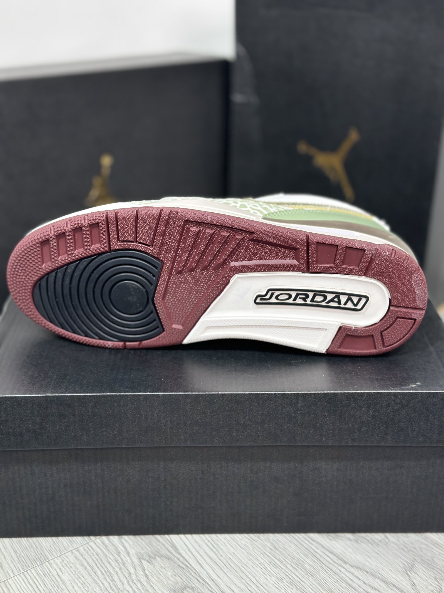 Jordan Nike Basic Shoes L