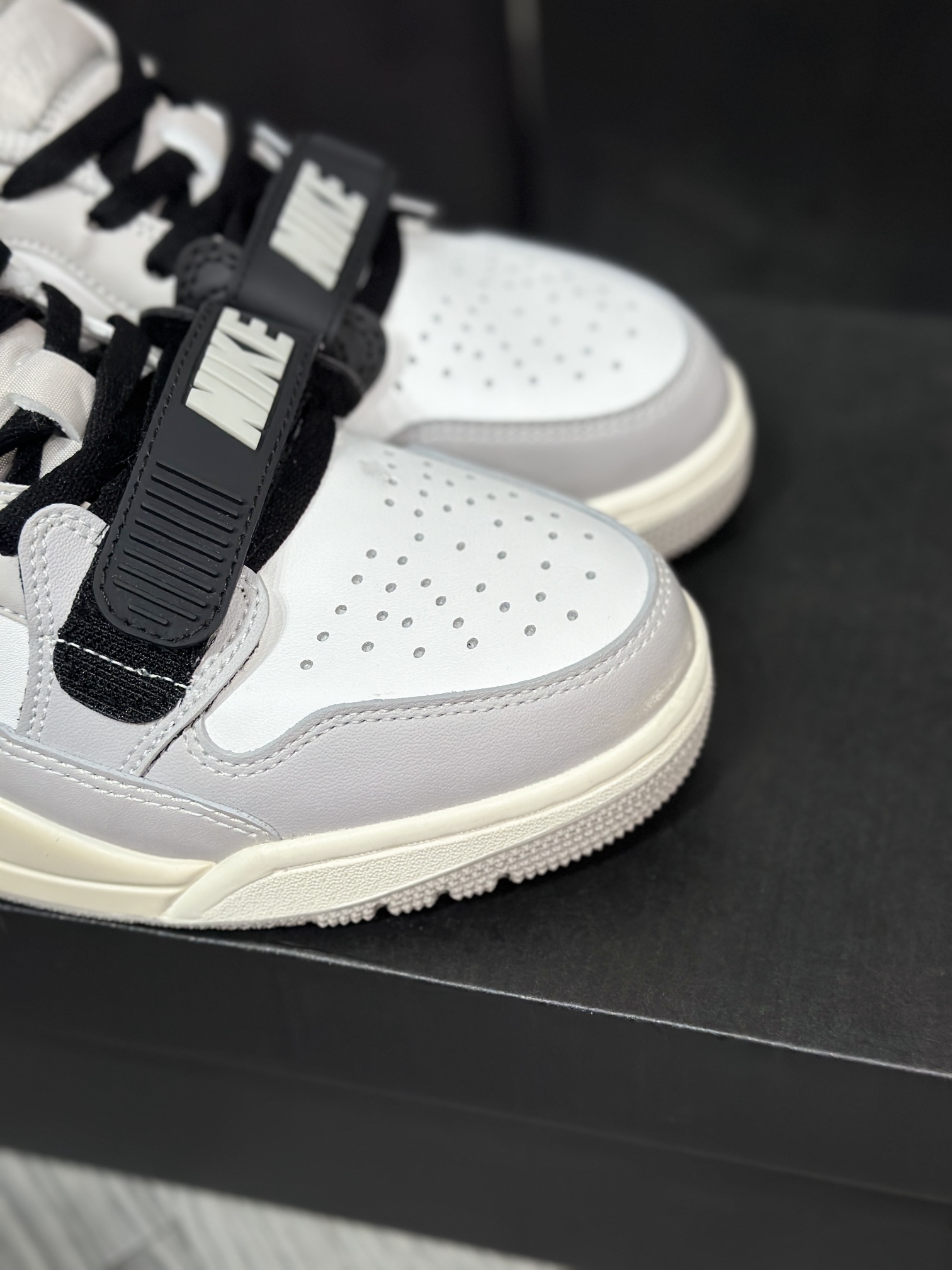 Jordan Nike Basic Shoes L