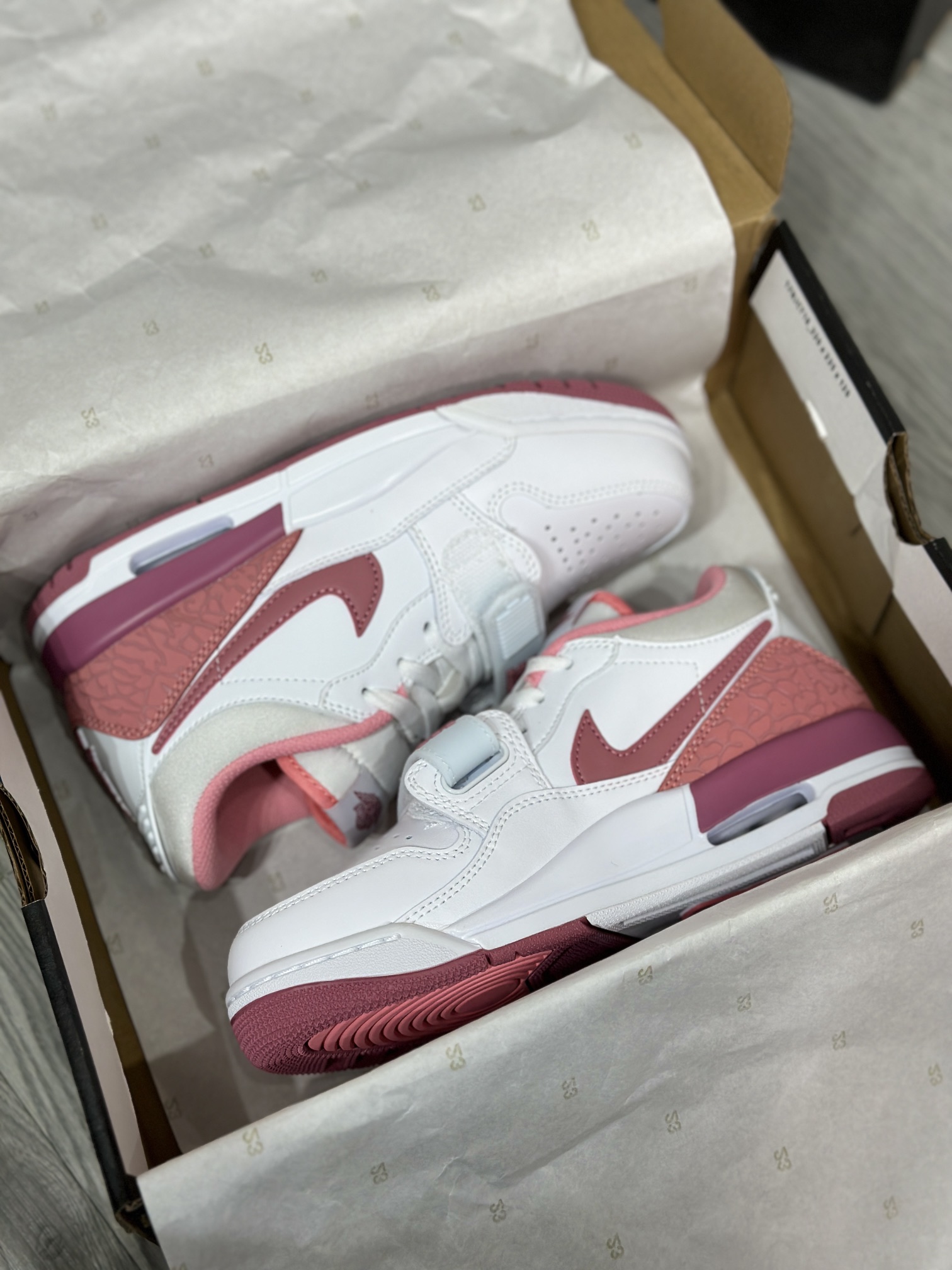 Jordan Nike Basic Shoes L