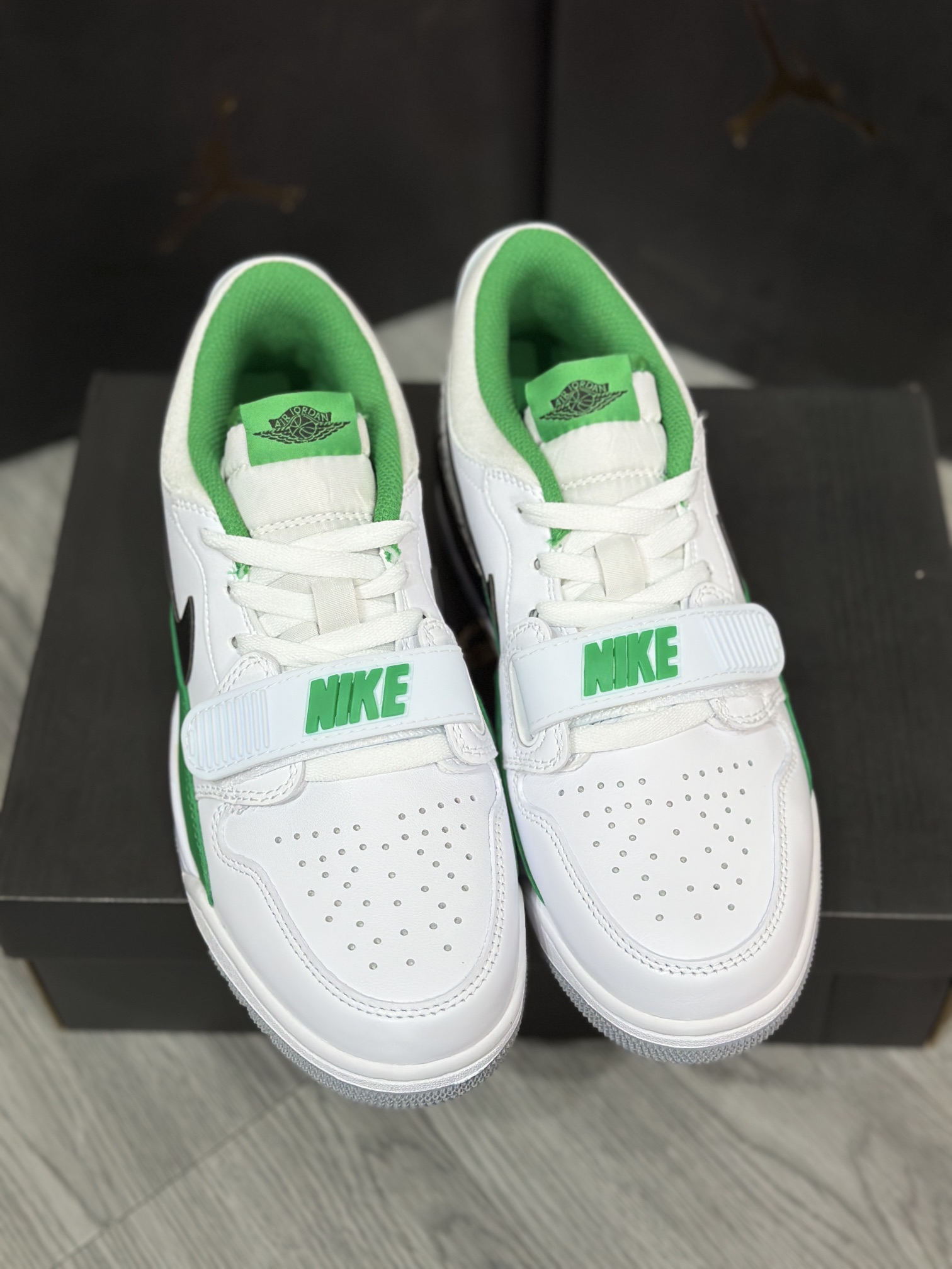 Jordan Nike Basic Shoes L