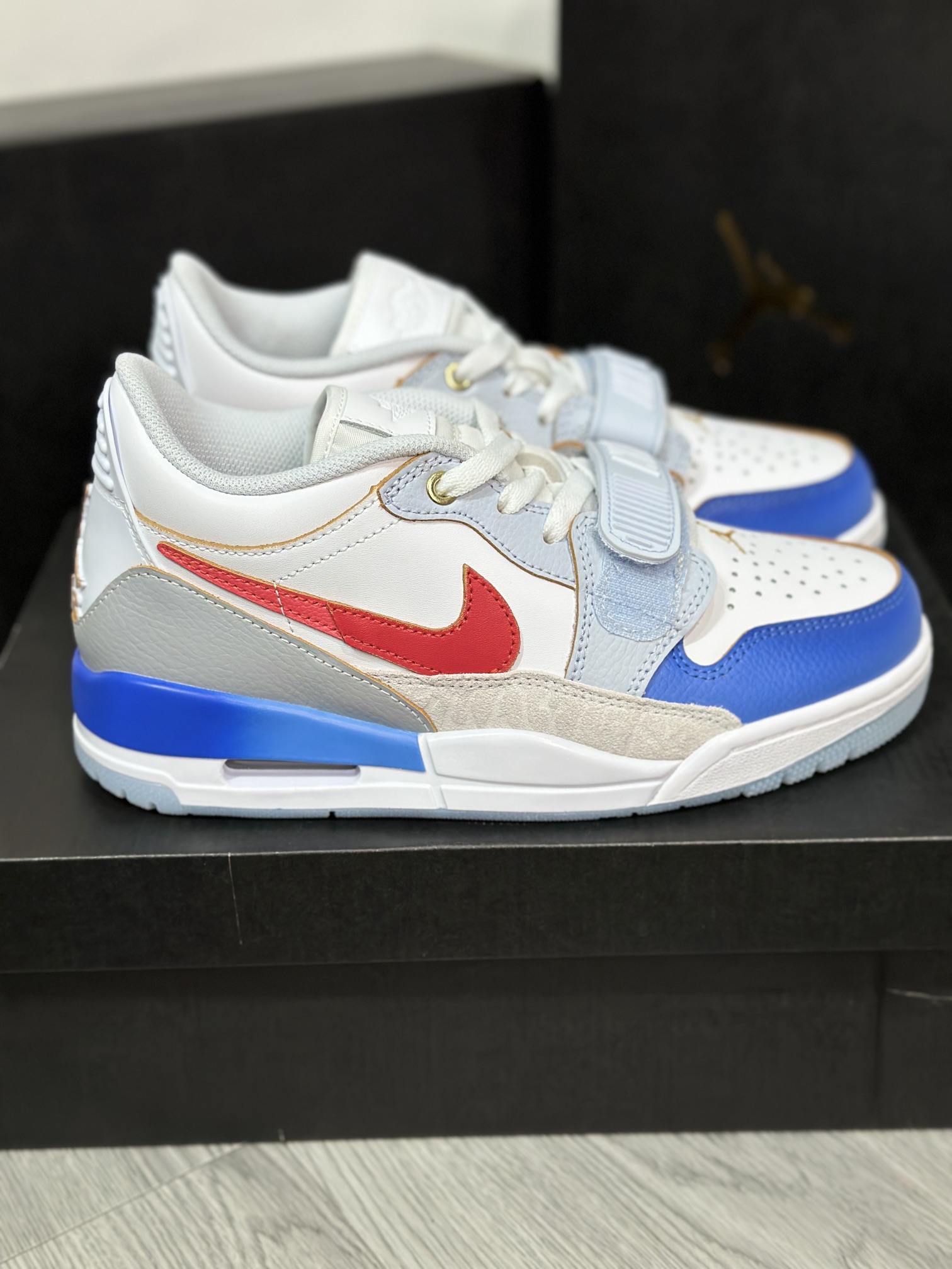 Jordan Nike Basic Shoes L