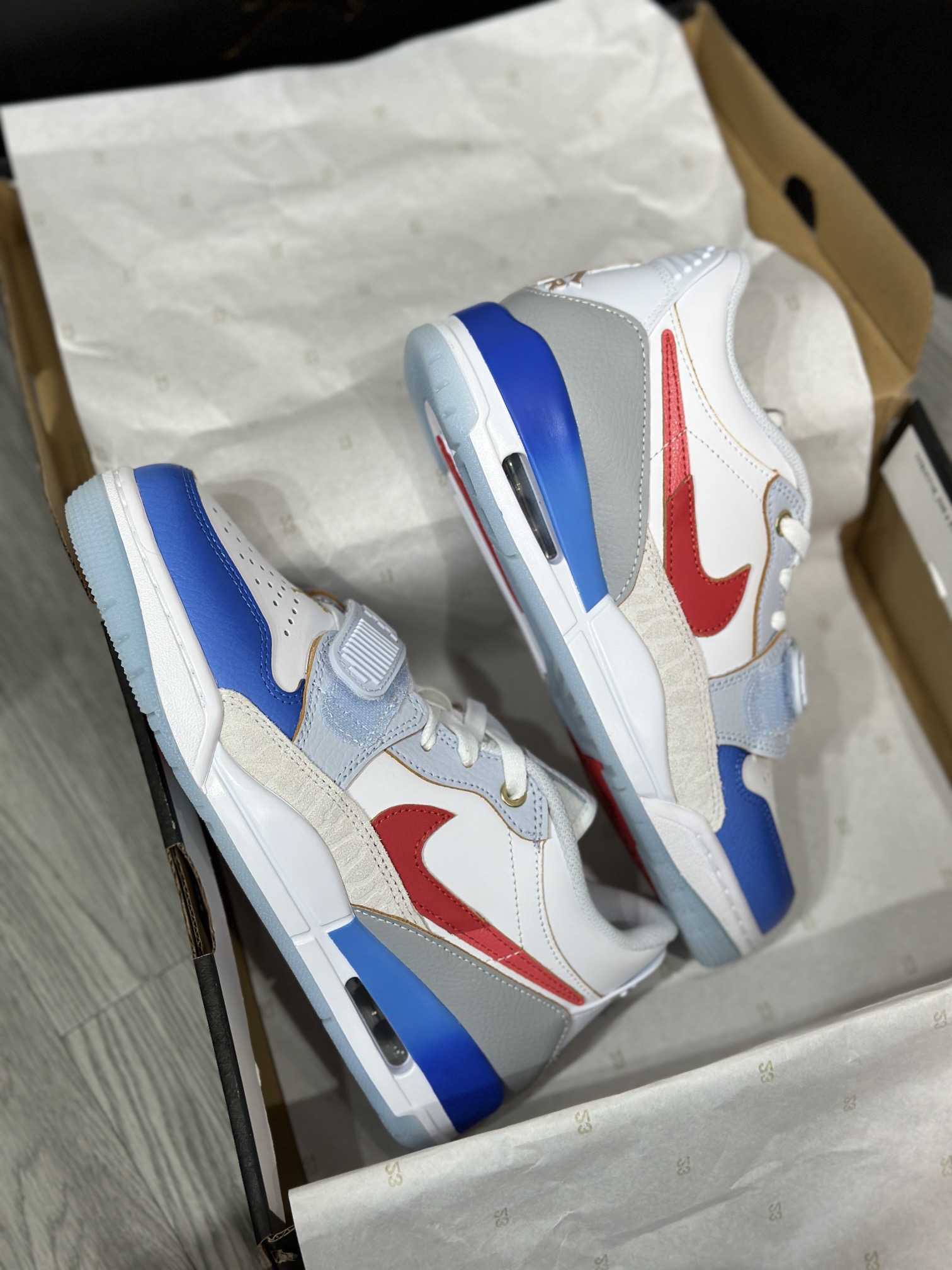 Jordan Nike Basic Shoes L