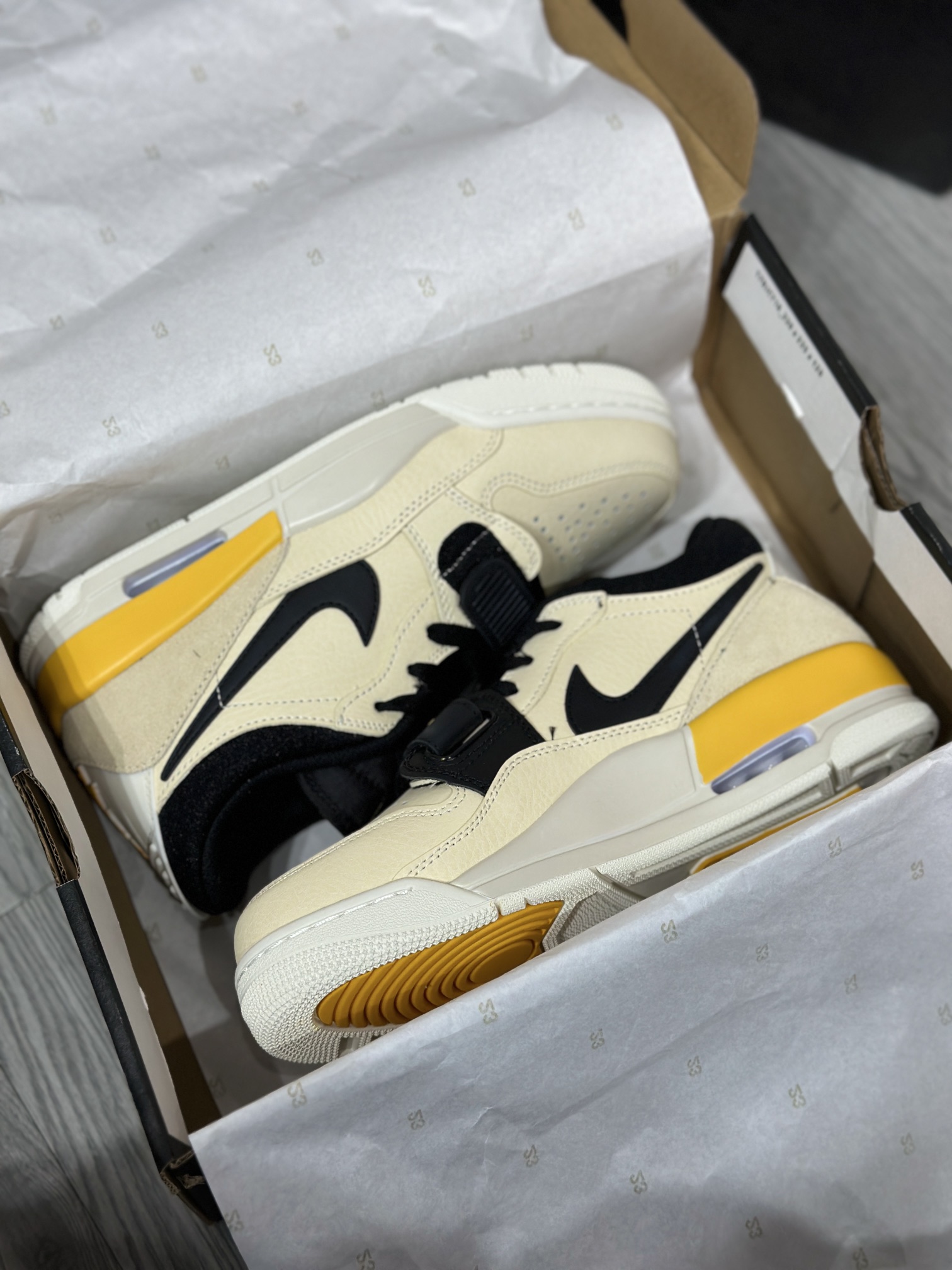 Jordan Nike Basic Shoes L