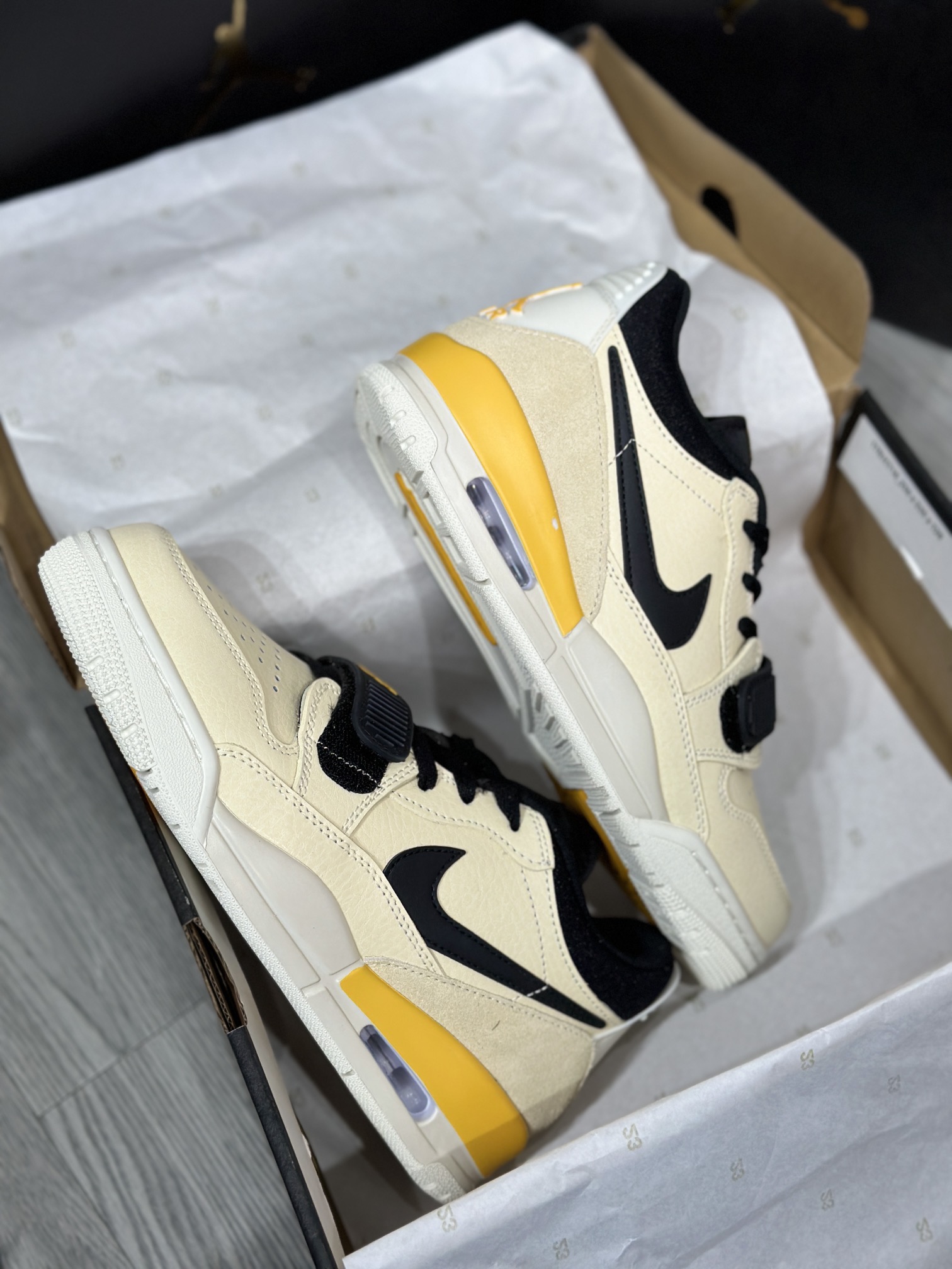 Jordan Nike Basic Shoes L