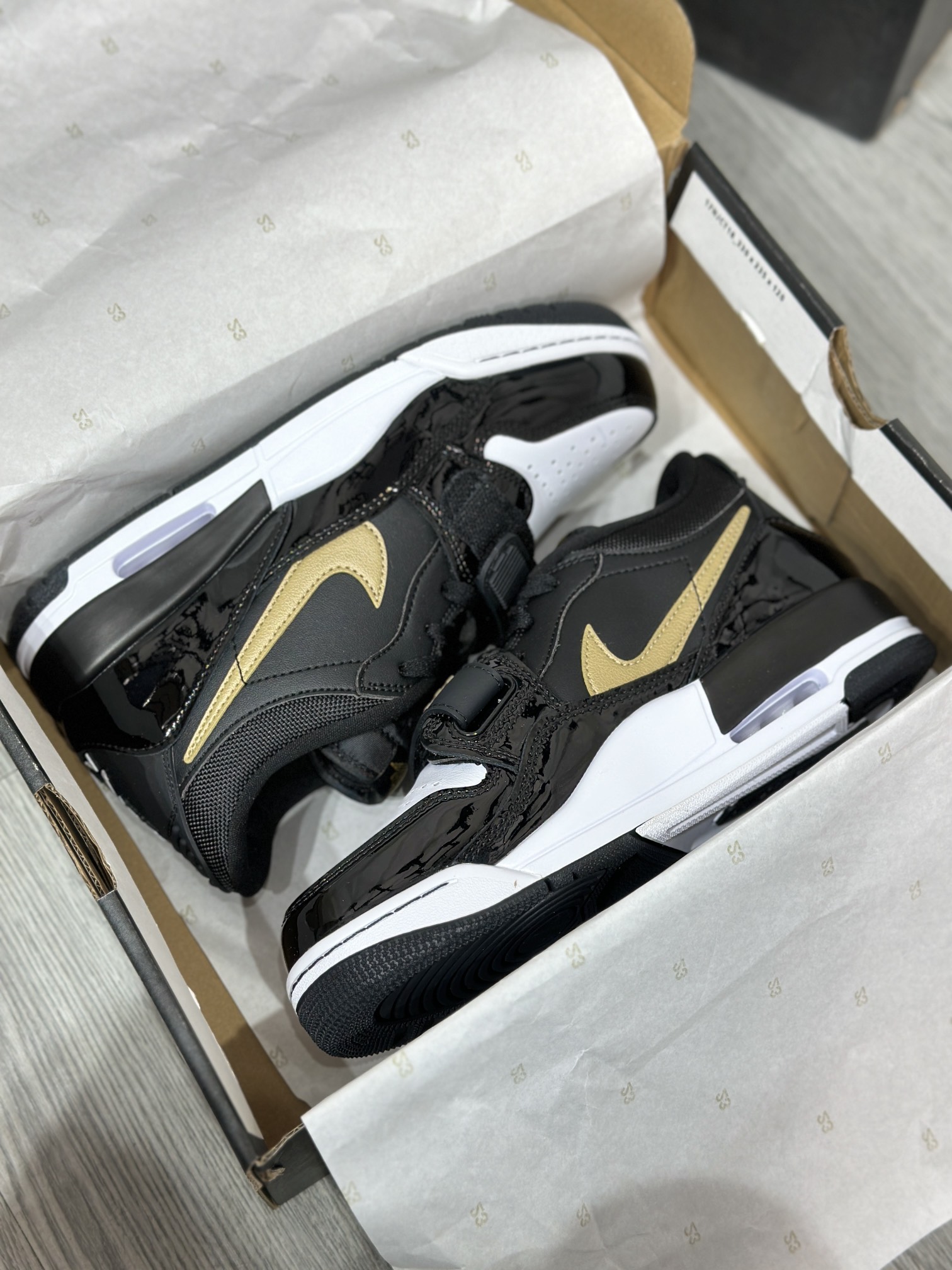 Jordan Nike Basic Shoes L