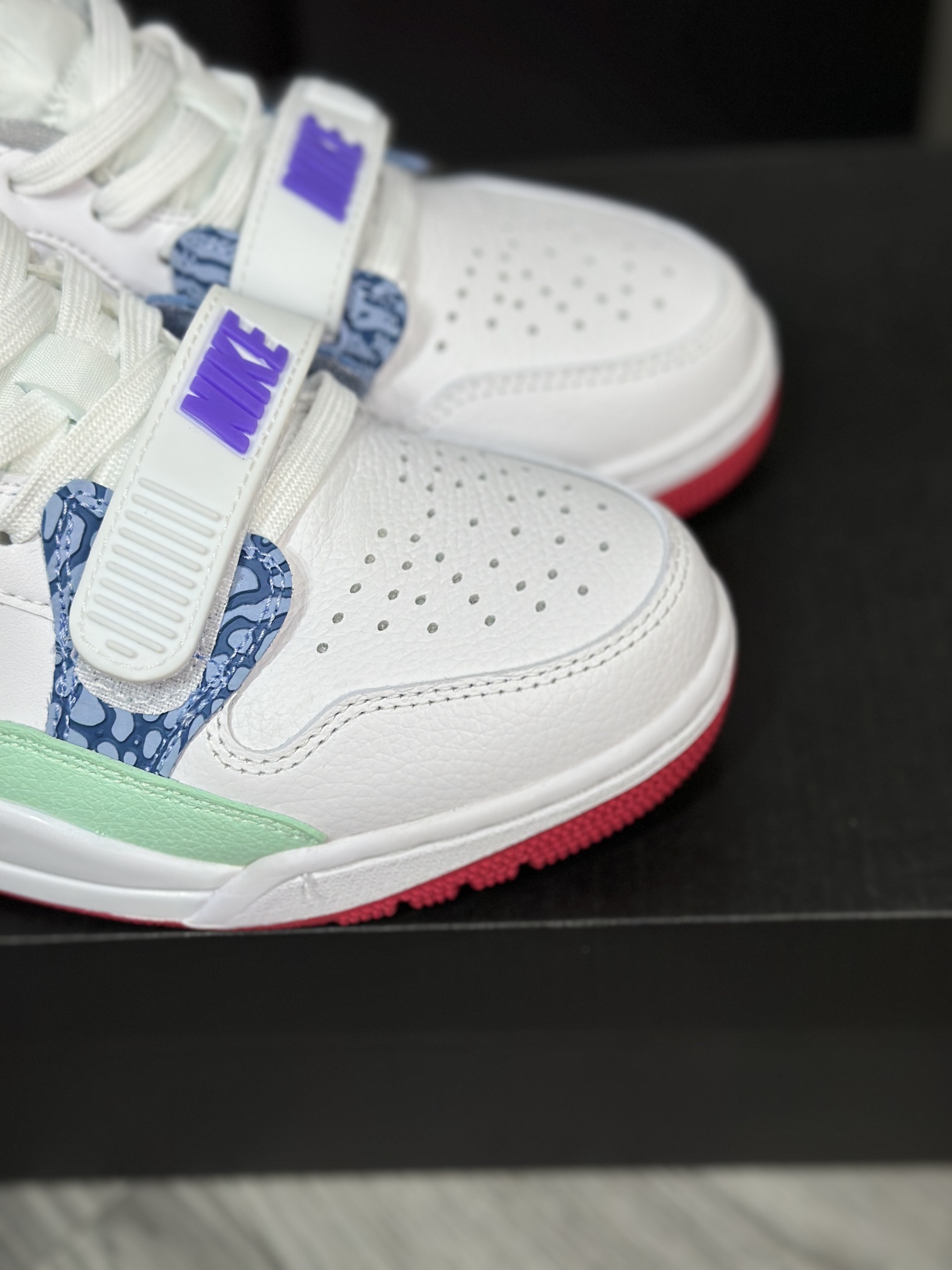 Jordan Nike Basic Shoes L