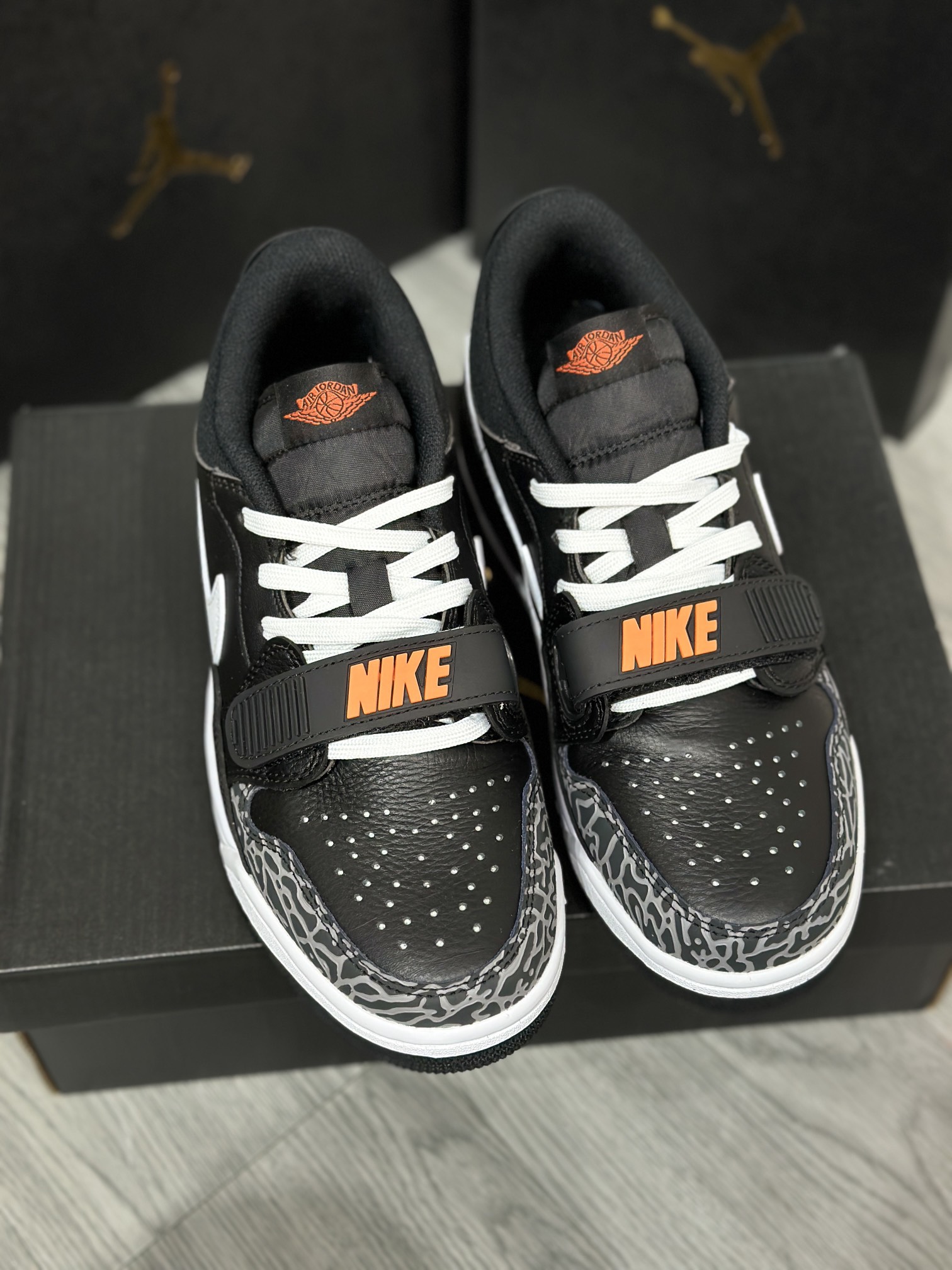 Jordan Nike Basic Shoes L