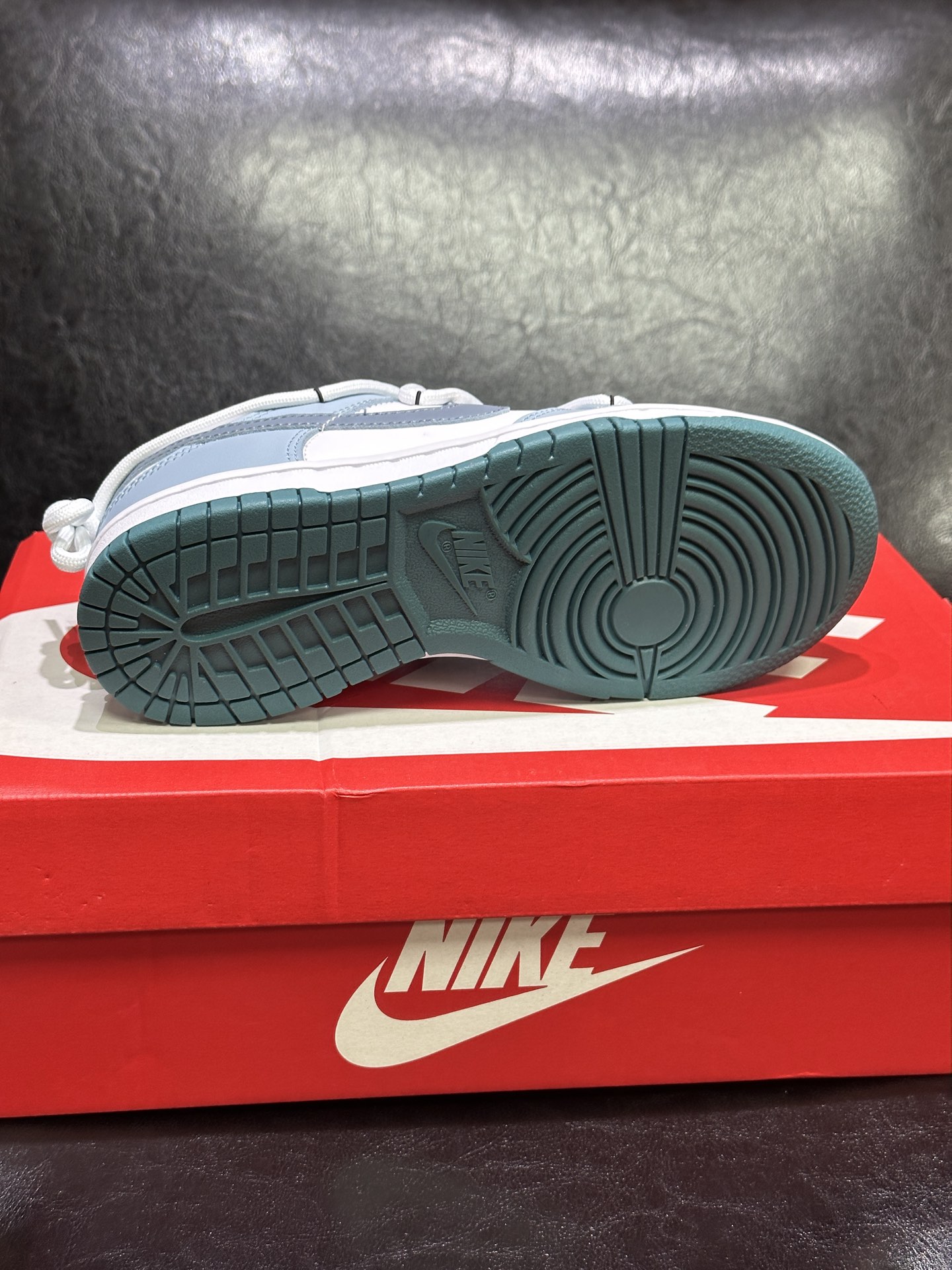 Nike Board Shoes White L-s