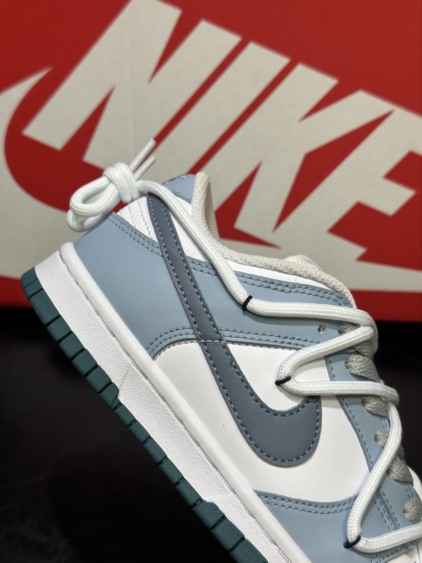 Nike Board Shoes White L-s