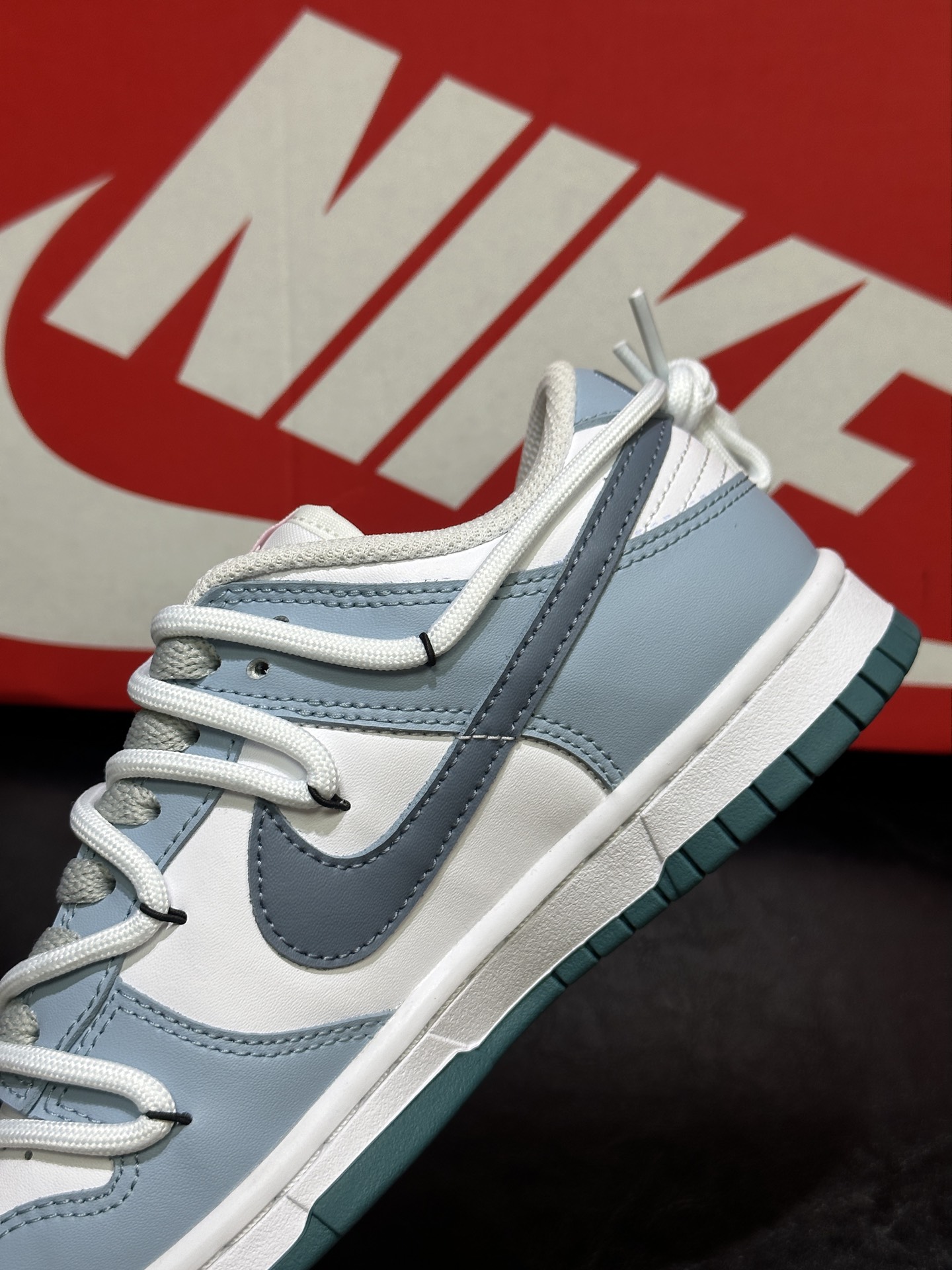 Nike Board Shoes White L-s