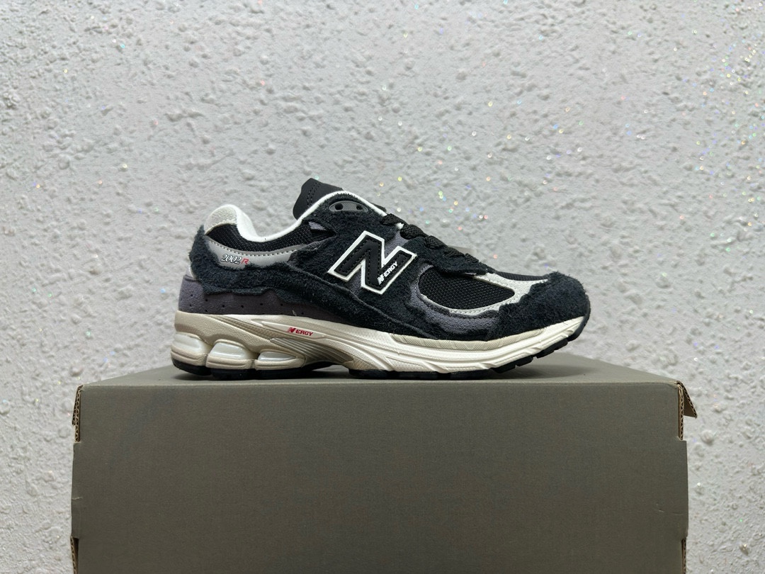 New Balance Leather Shoes L