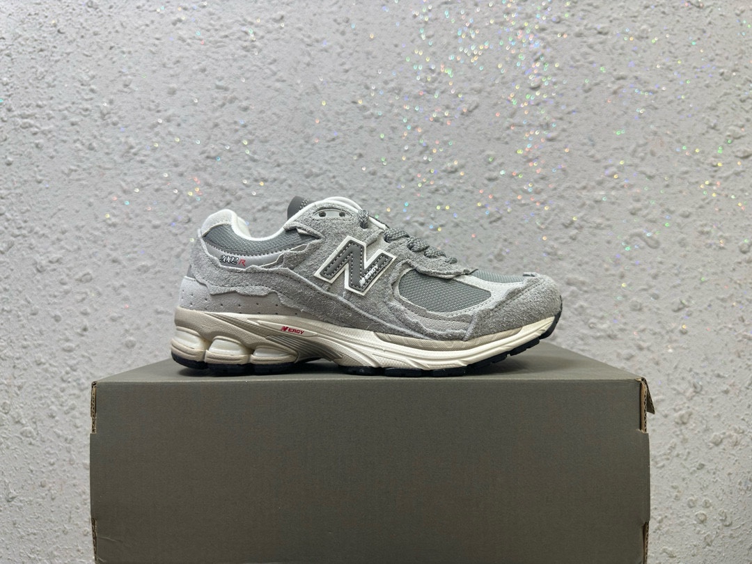 New Balance Leather Shoes L