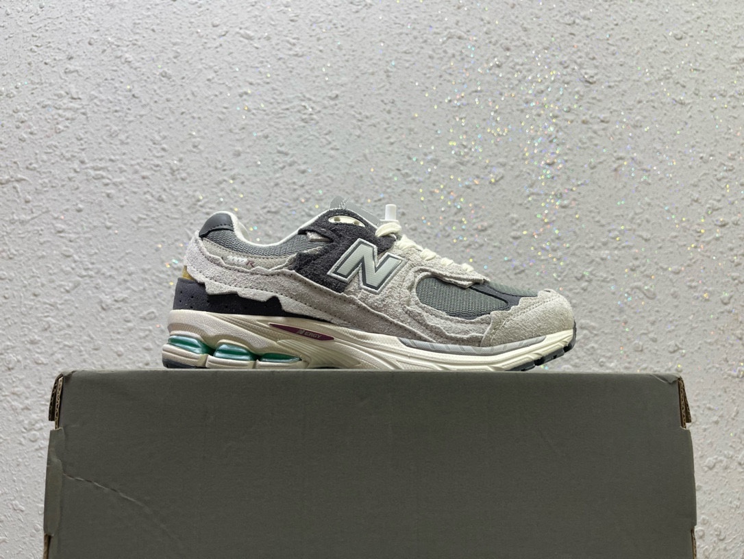 New Balance Leather Shoes L