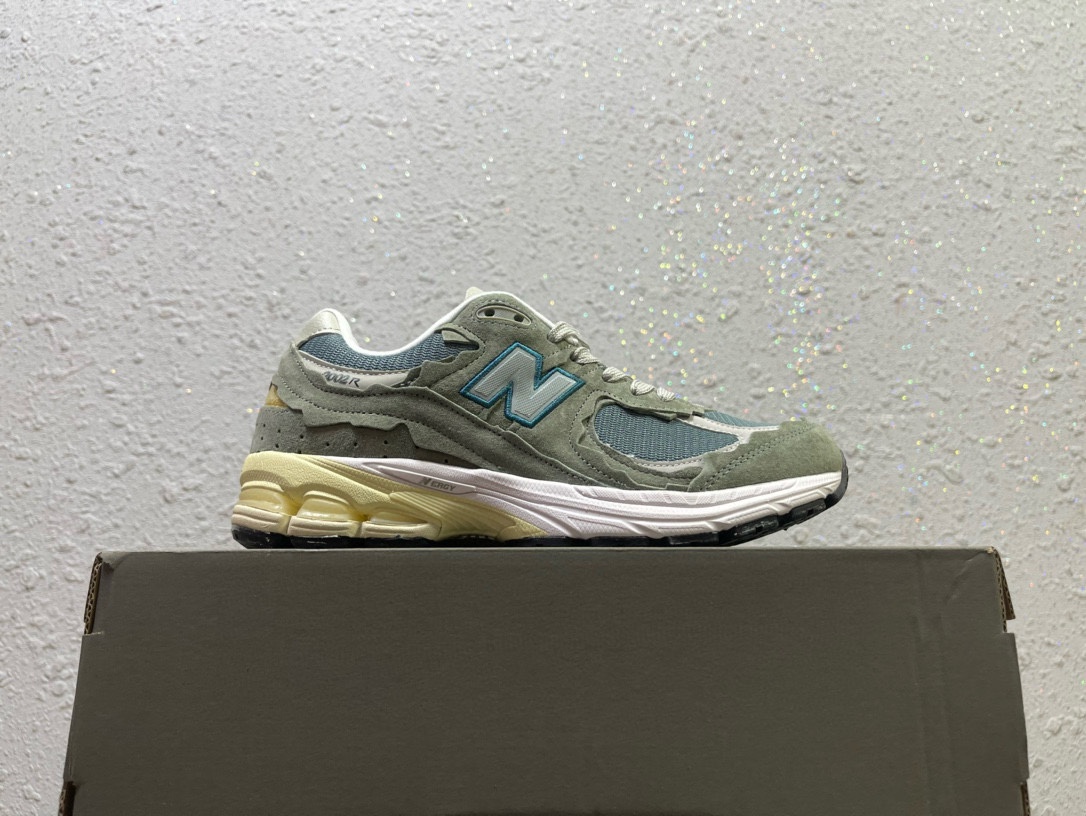 New Balance Leather Shoes L