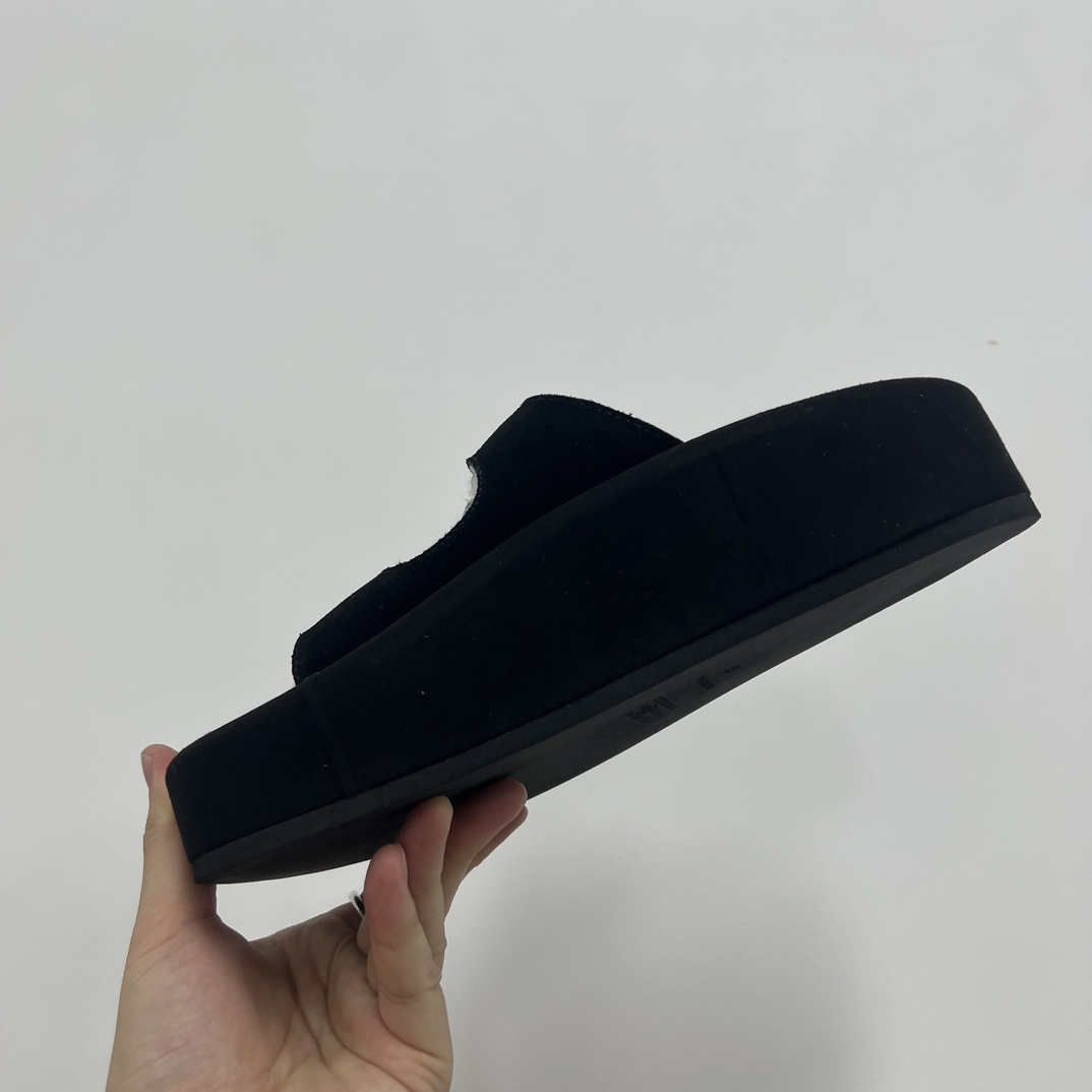 Basic Shoes M