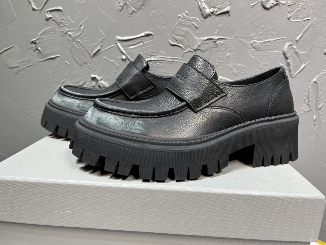 Balenciaga Loafers Cow Leather M-l
