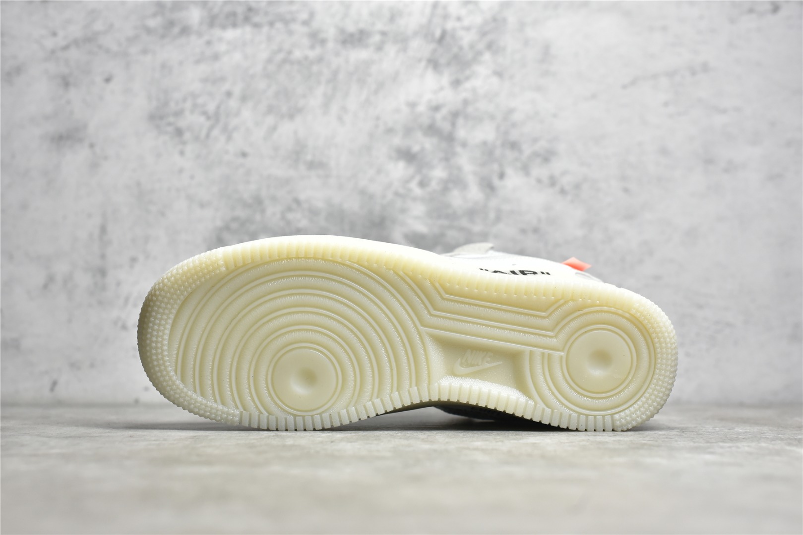 Nike Board Shoes White L