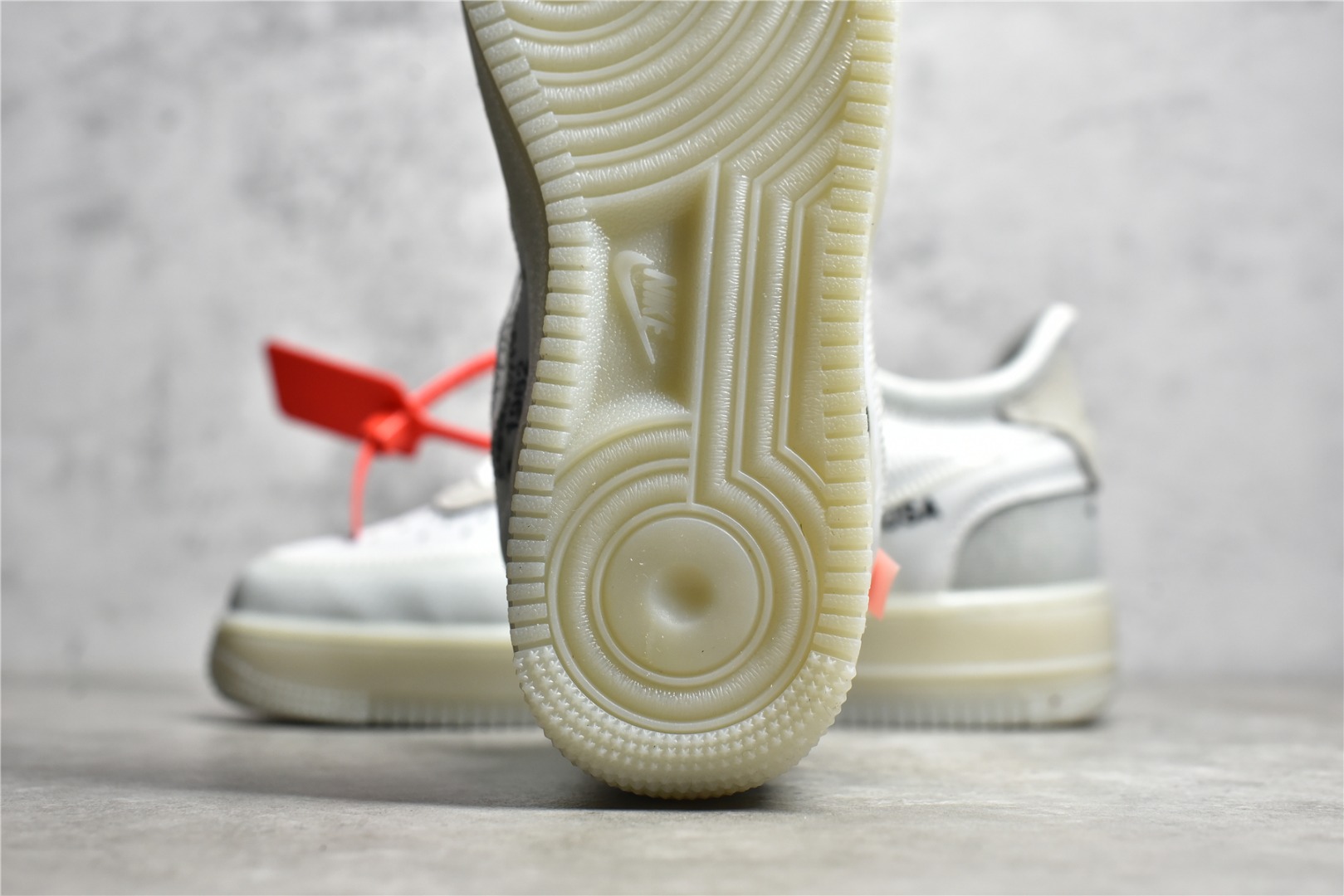 Nike Board Shoes White L