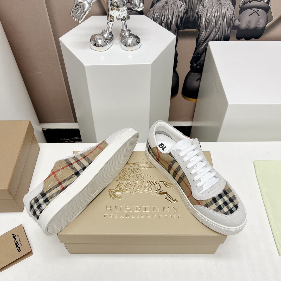 Burberry Male Sneakers M-s