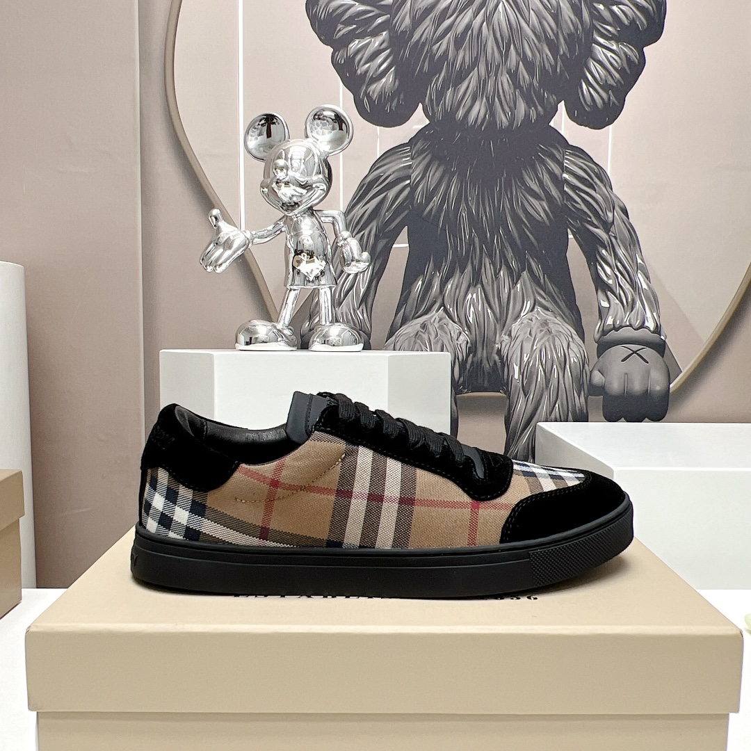 Burberry Male Sneakers M-s