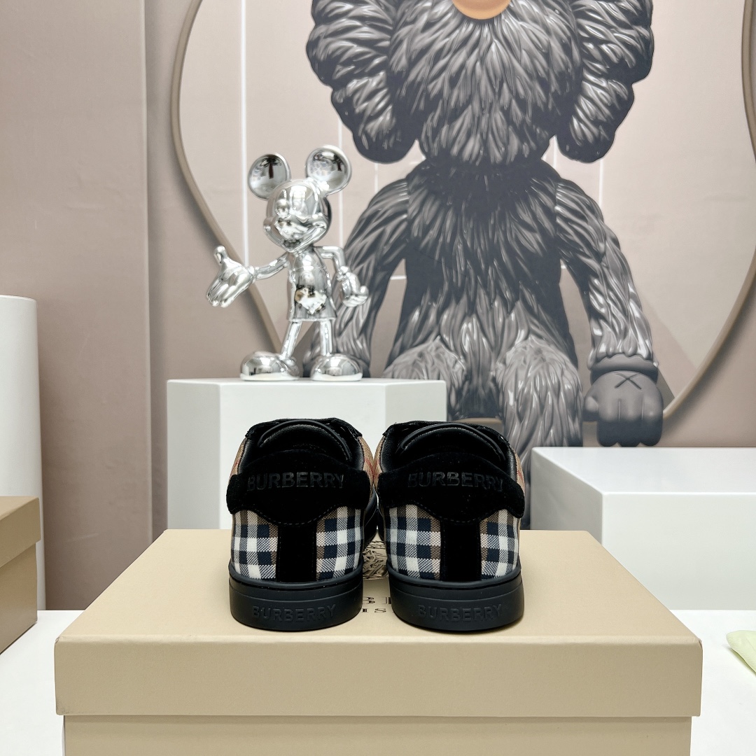 Burberry Male Sneakers M-s