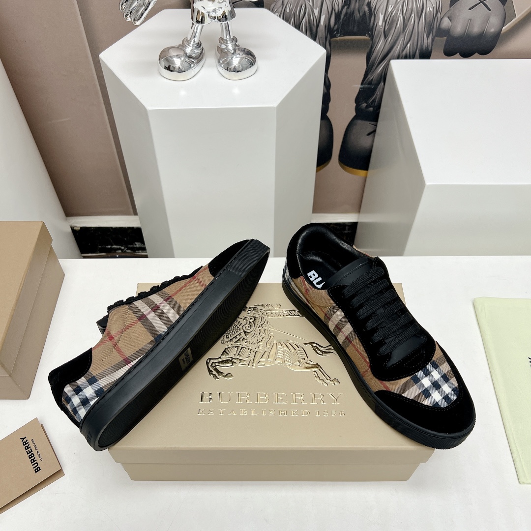 Burberry Male Sneakers M-s