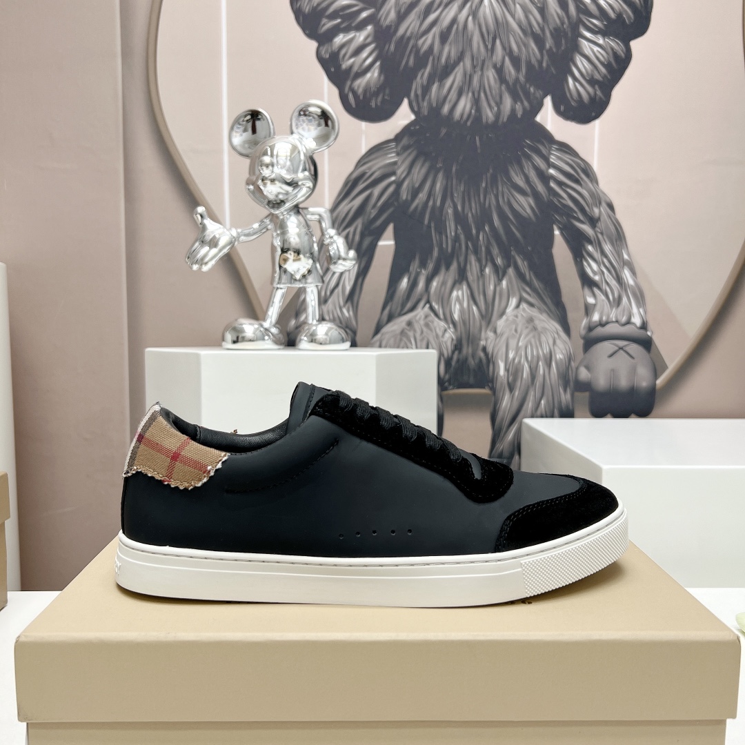 Burberry Male Sneakers M-s