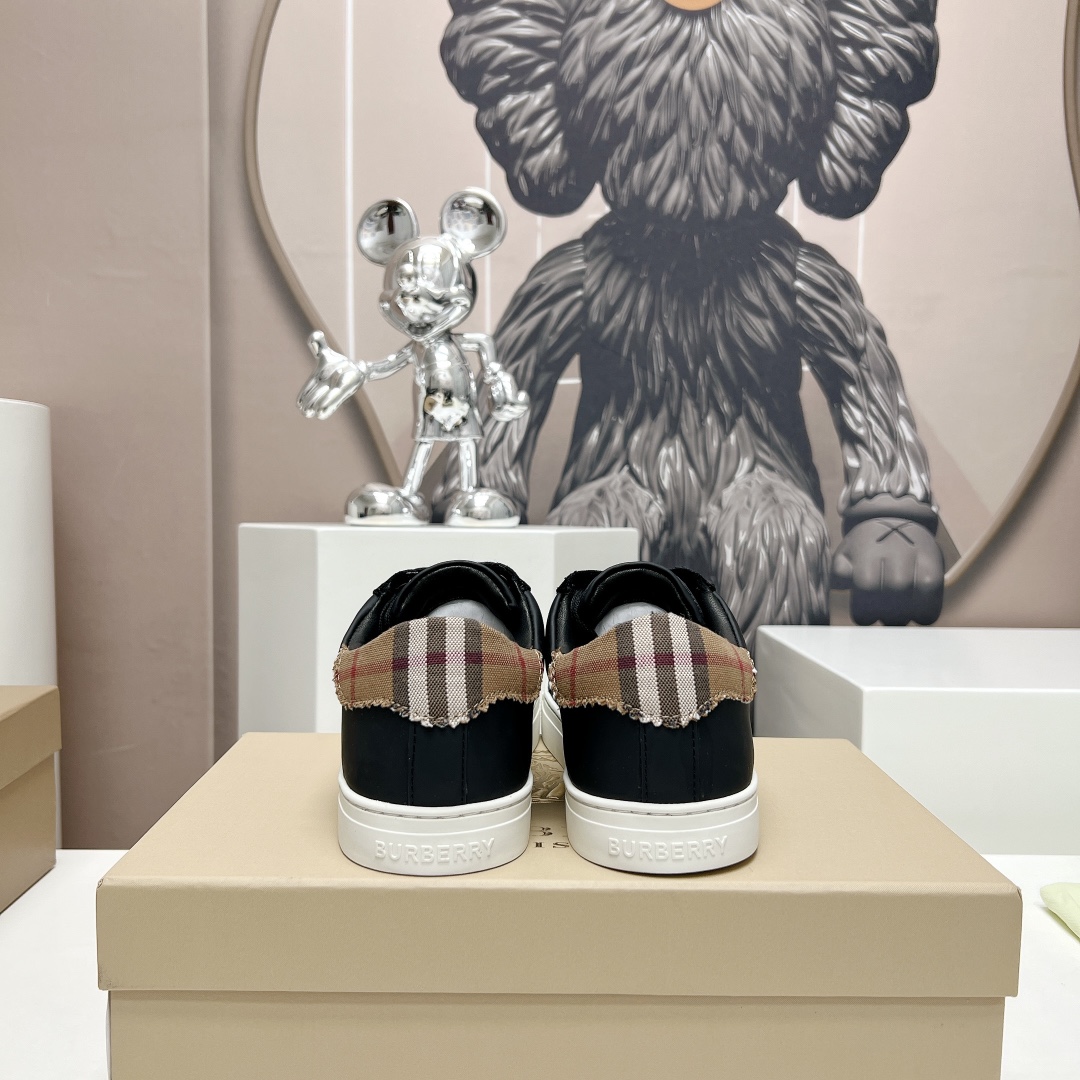 Burberry Male Sneakers M-s