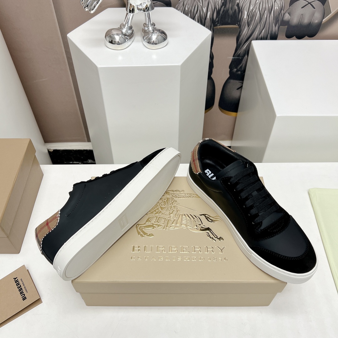 Burberry Male Sneakers M-s