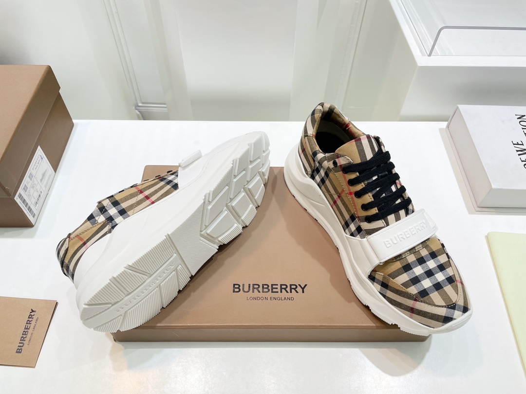 Burberry Male Sneakers Breathable M-s