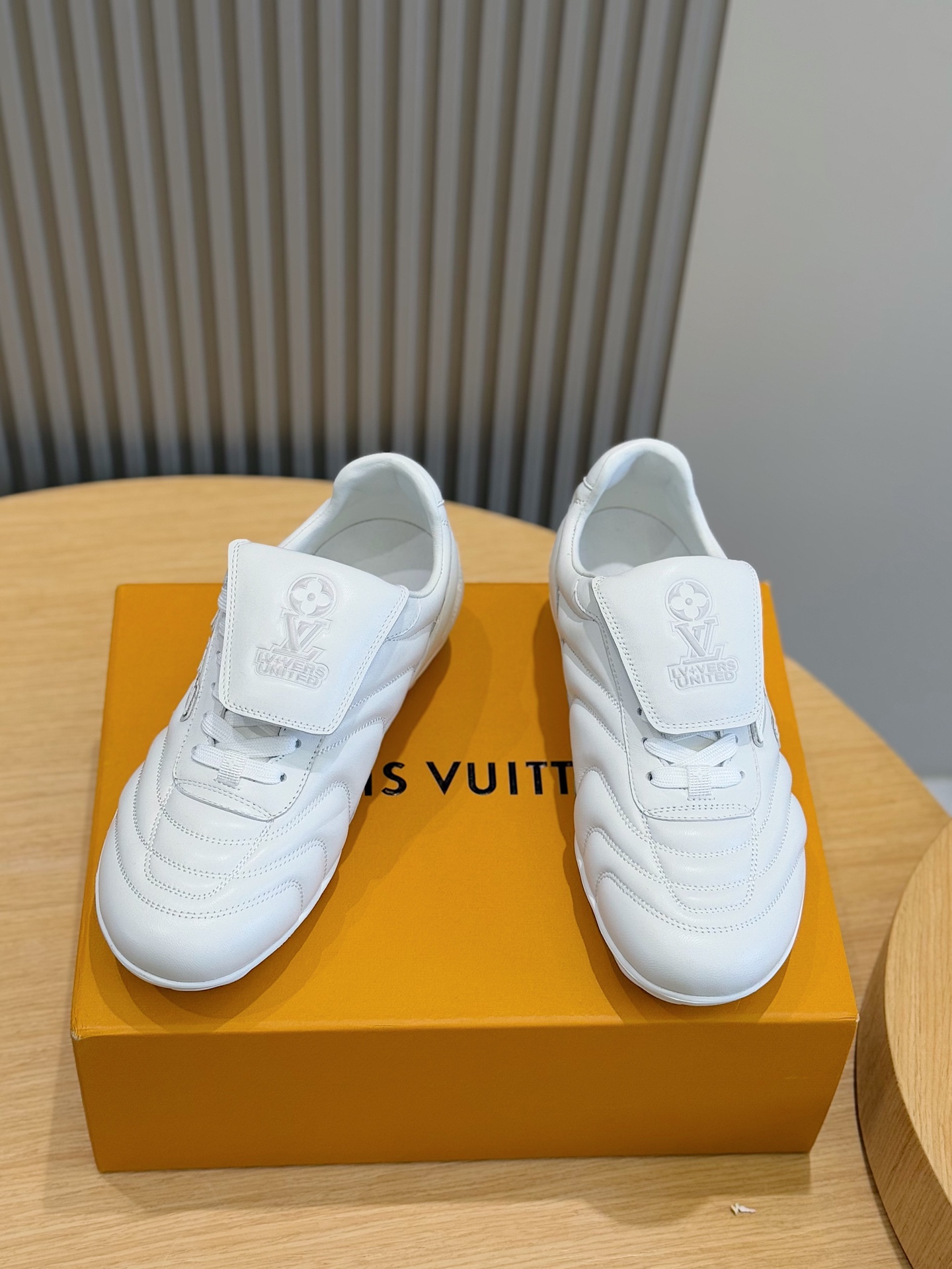 Louis Vuitton Couple Sneakers M-l-s
