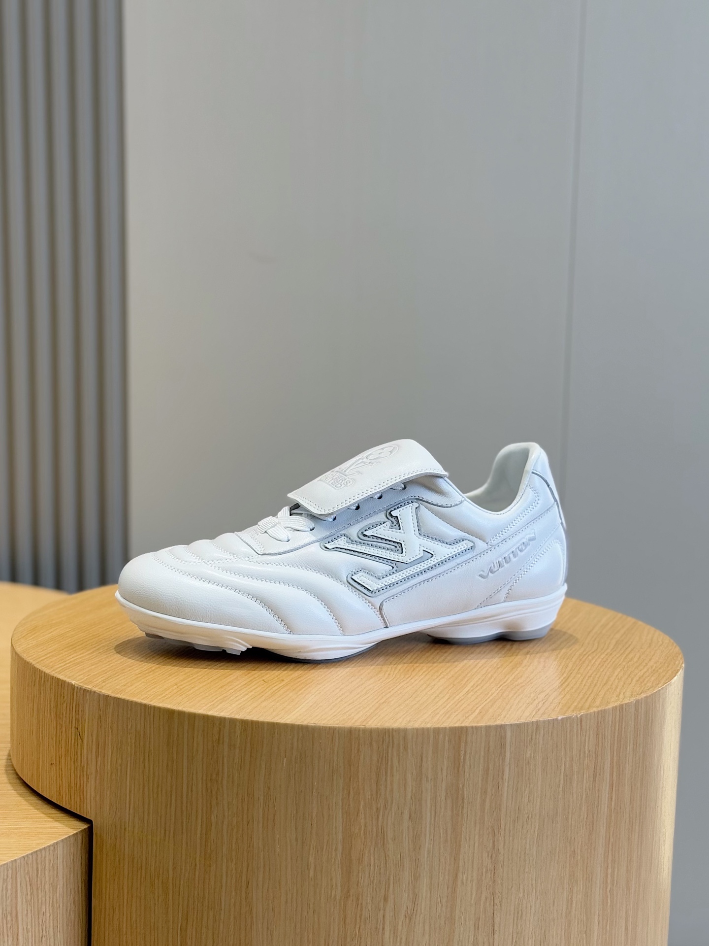 Louis Vuitton Couple Sneakers M-l-s