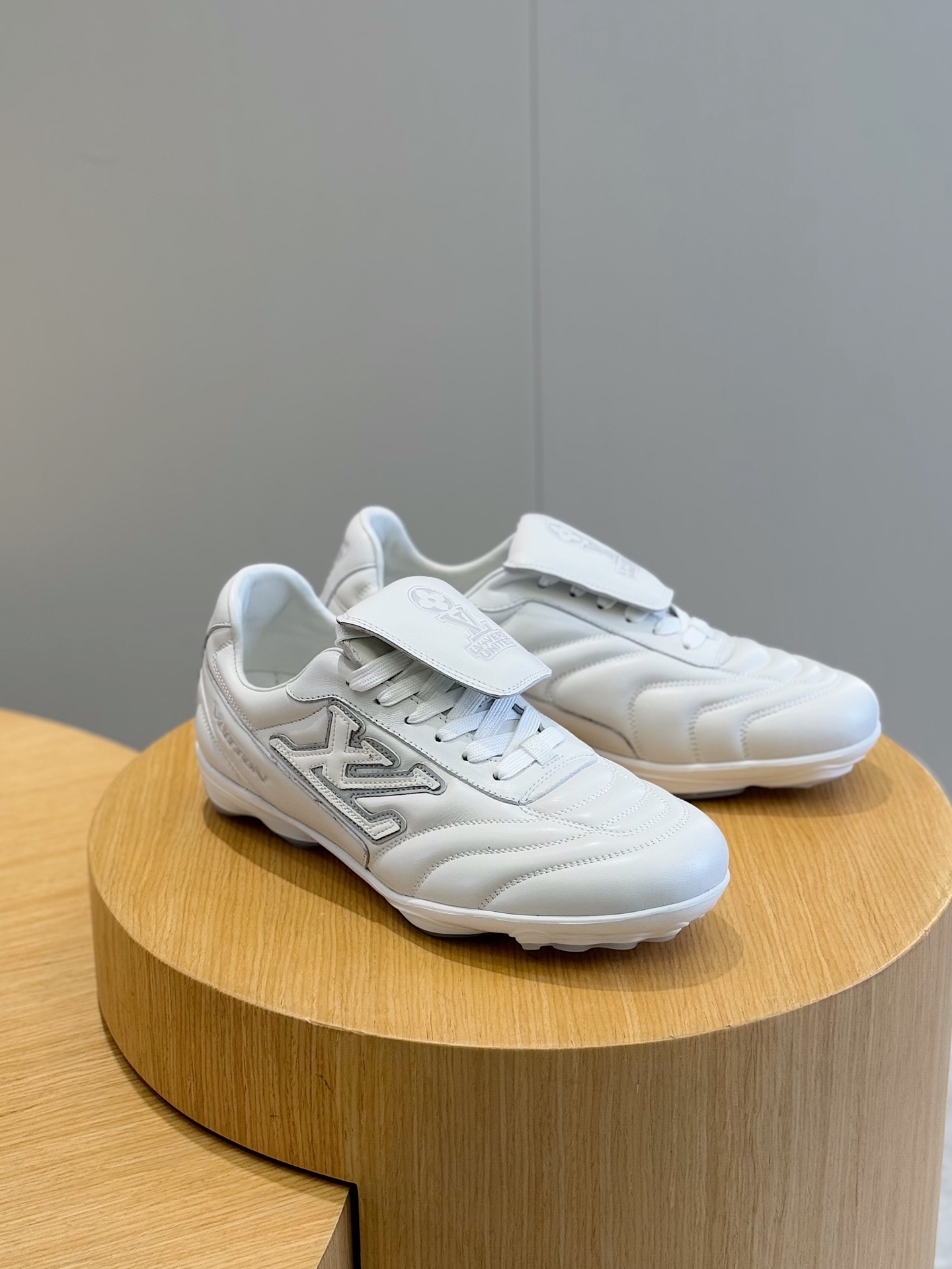 Louis Vuitton Couple Sneakers M-l-s