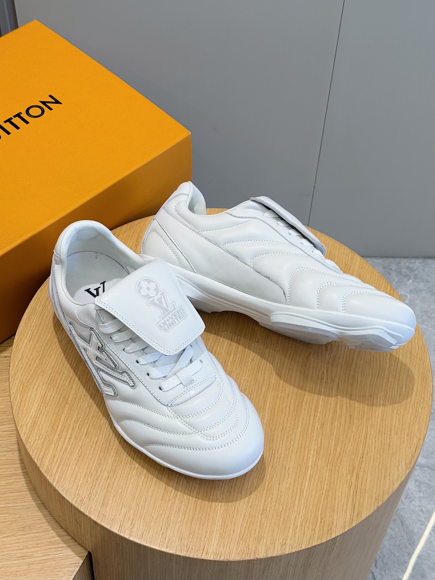 Louis Vuitton Couple Sneakers M-l-s