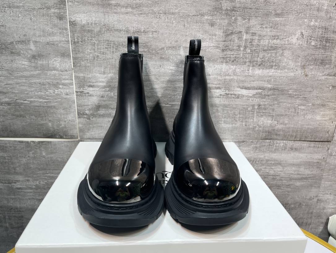 Male Basic Shoes White M