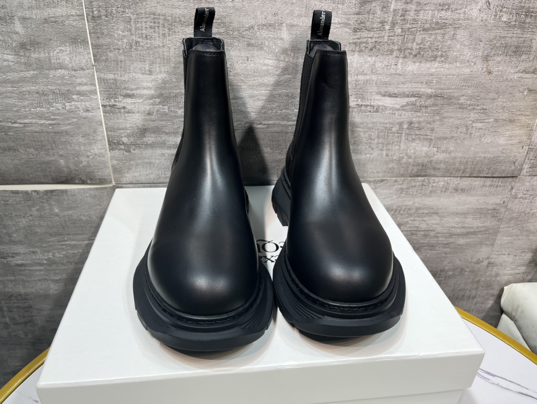 Male Basic Shoes White M