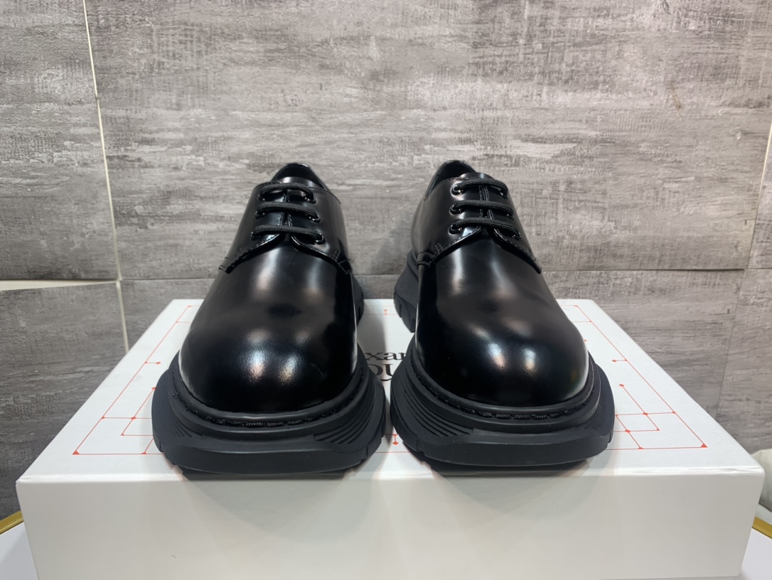 Male Basic Shoes White M