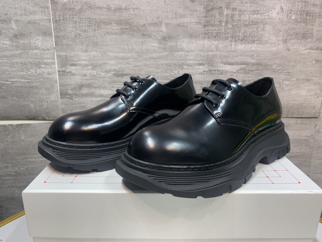 Male Basic Shoes White M