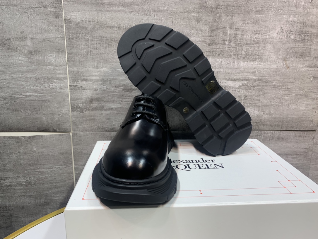 Male Basic Shoes White M