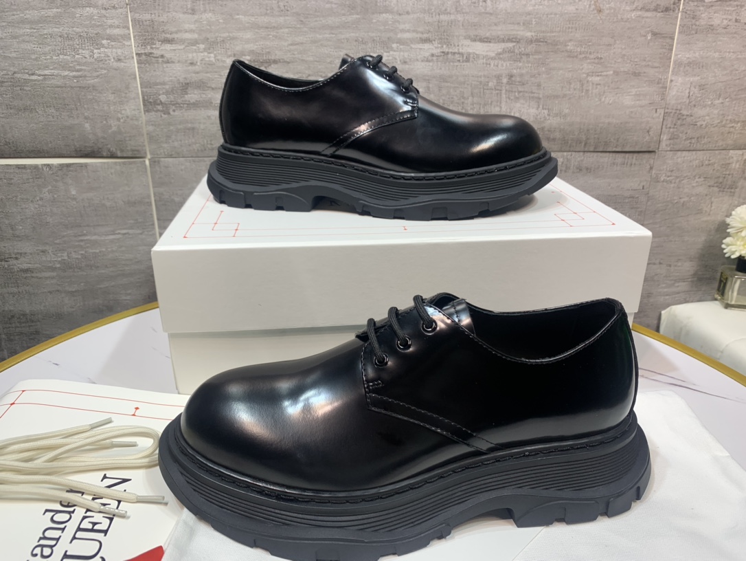 Male Basic Shoes White M