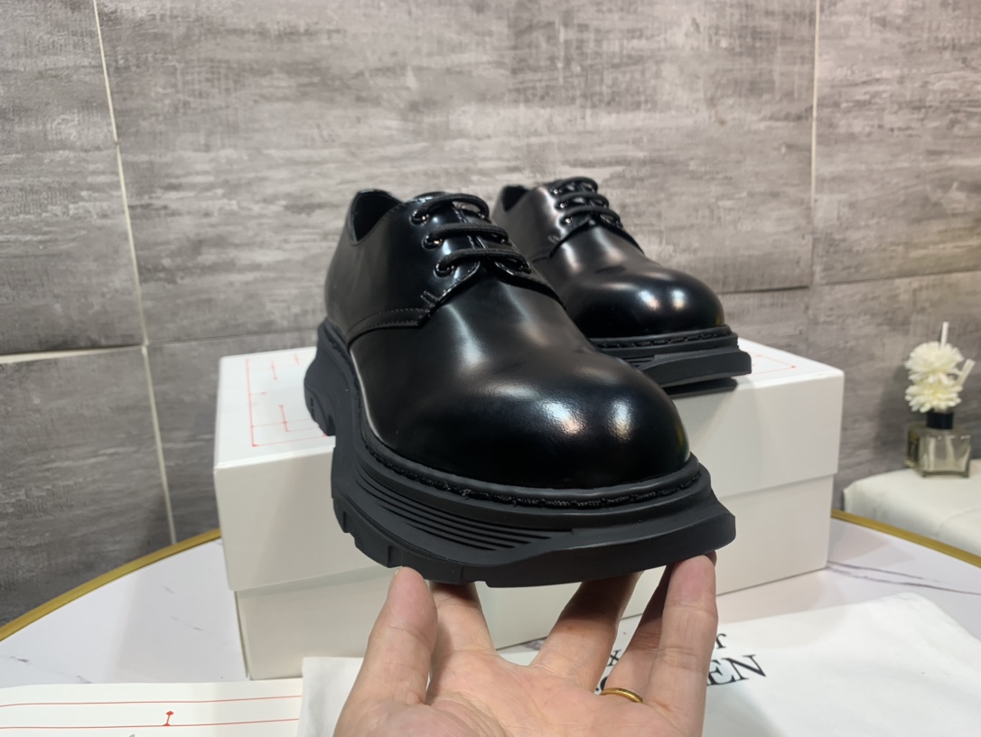 Male Basic Shoes White M