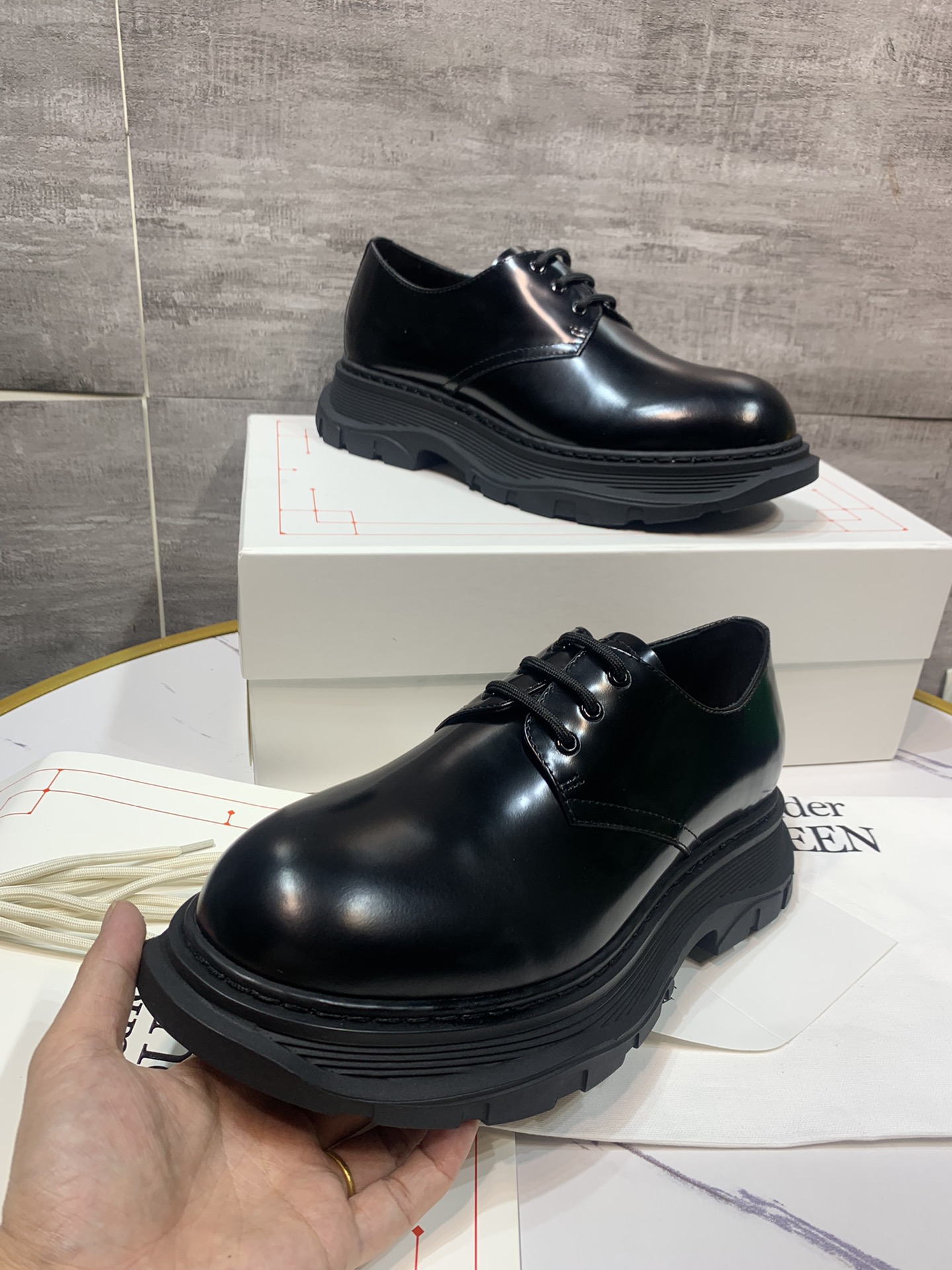 Male Basic Shoes White M
