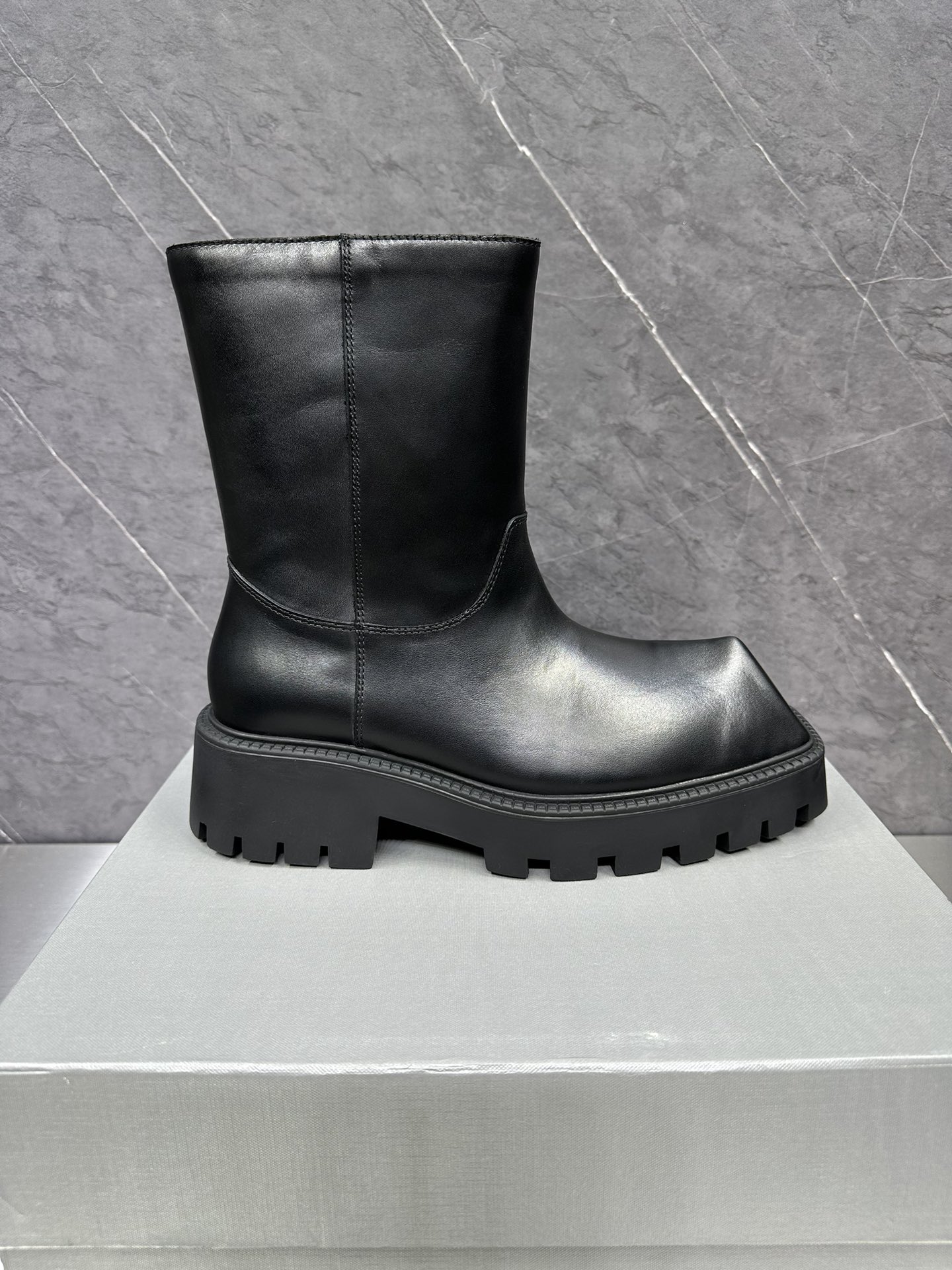 Male Basic Shoes 46