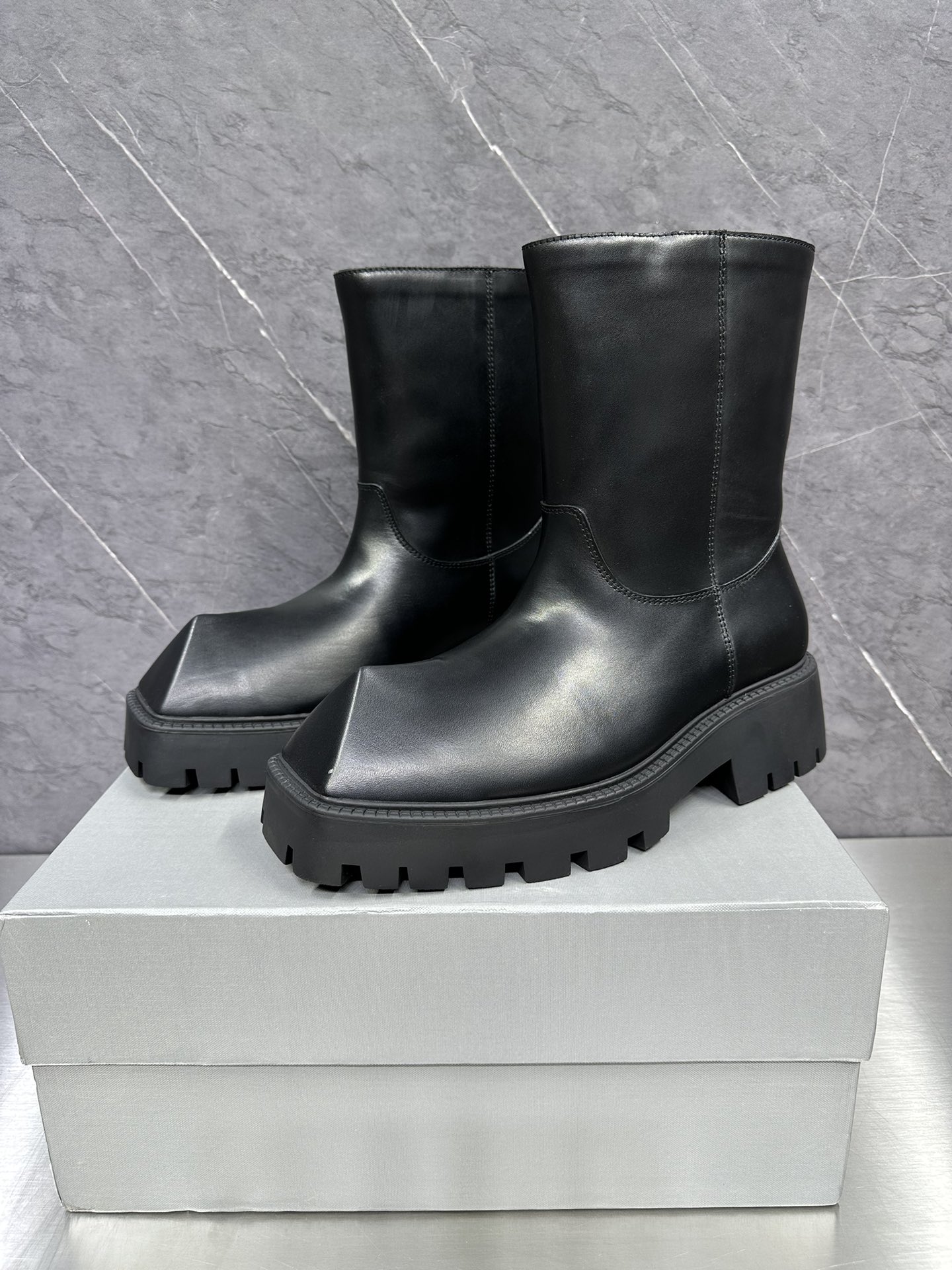 Male Basic Shoes 46
