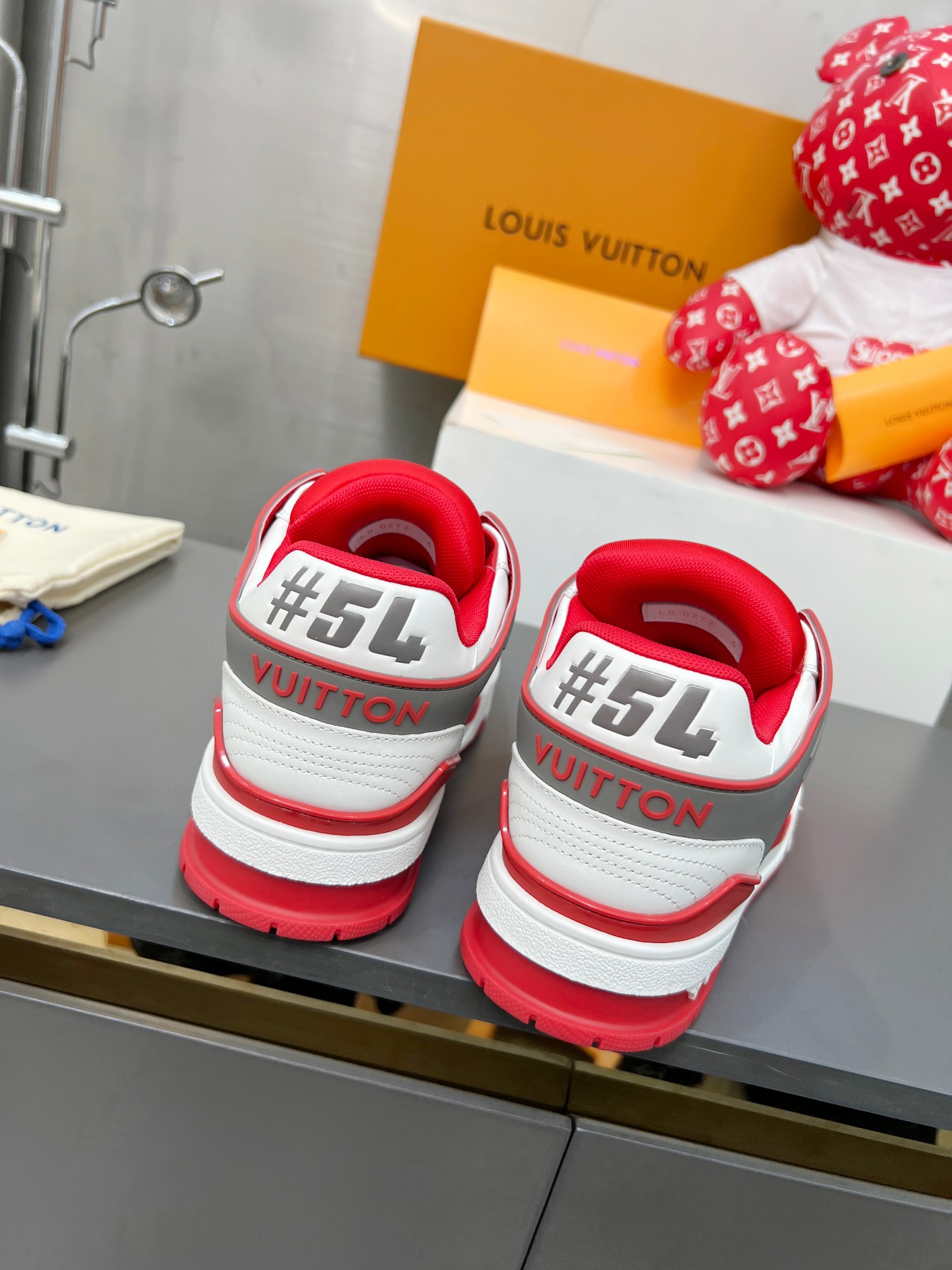Louis Vuitton Male Sneakers M-l-s