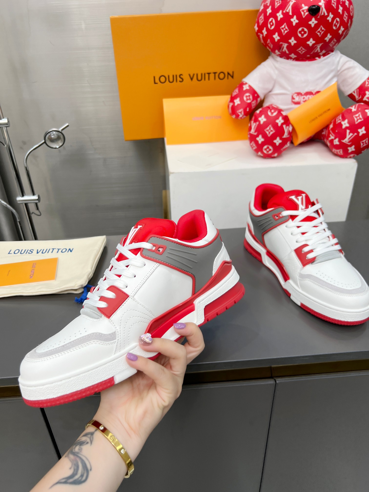 Louis Vuitton Male Sneakers M-l-s